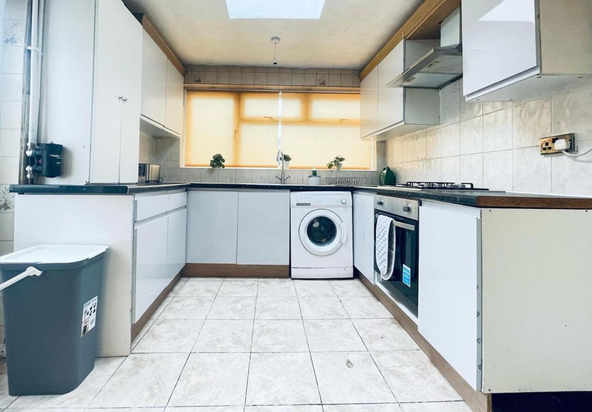 Plaistow Near Custom House Excel Free Parking Apartment London