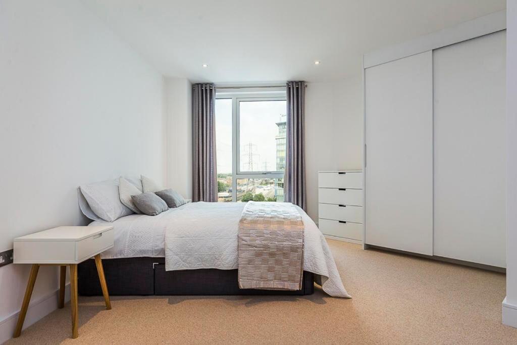 Spacious Flat In - 5 Mins Walk To Excel Apartamento *