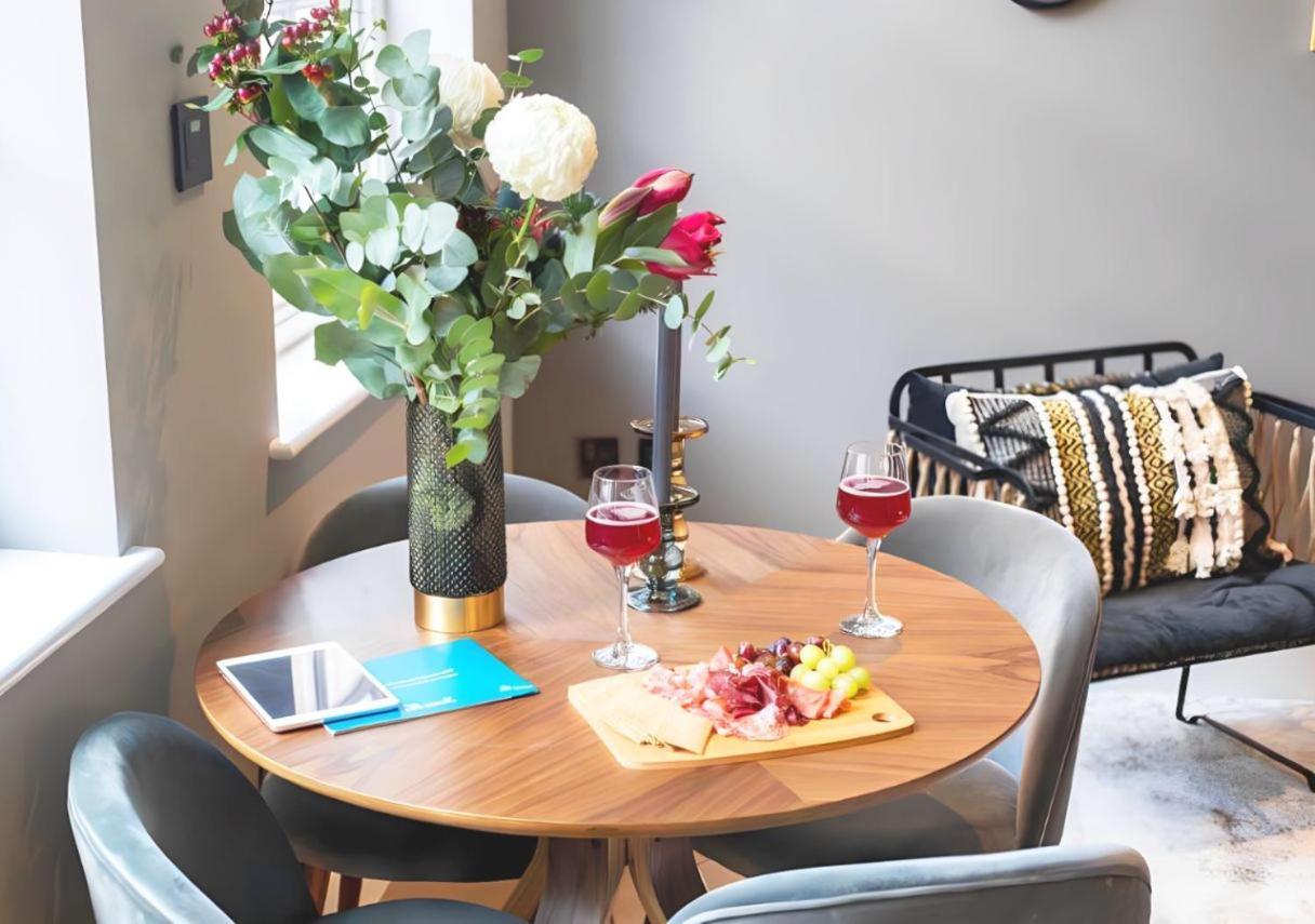 Soho Living - Elegant In The Heart Of Theatreland Apartment