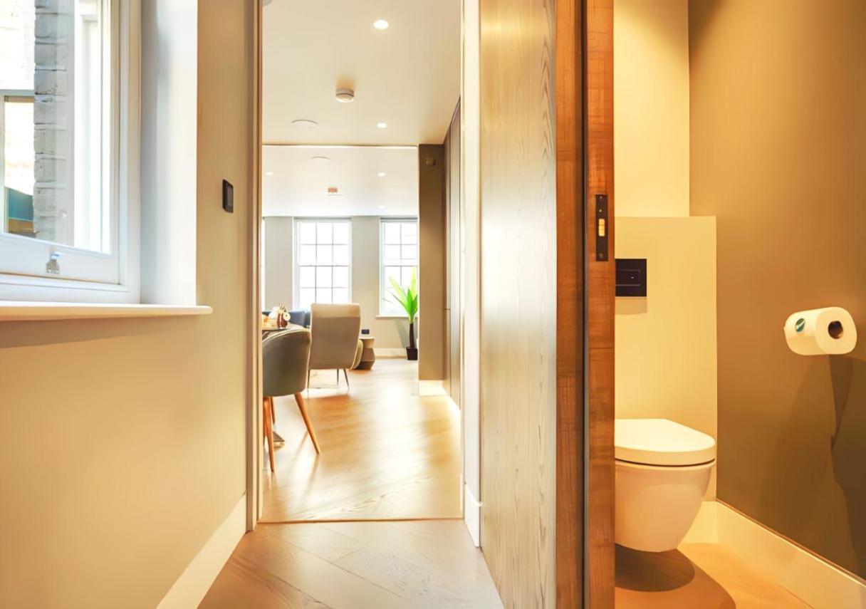 Soho Living - Elegant In The Heart Of Theatreland Apartment