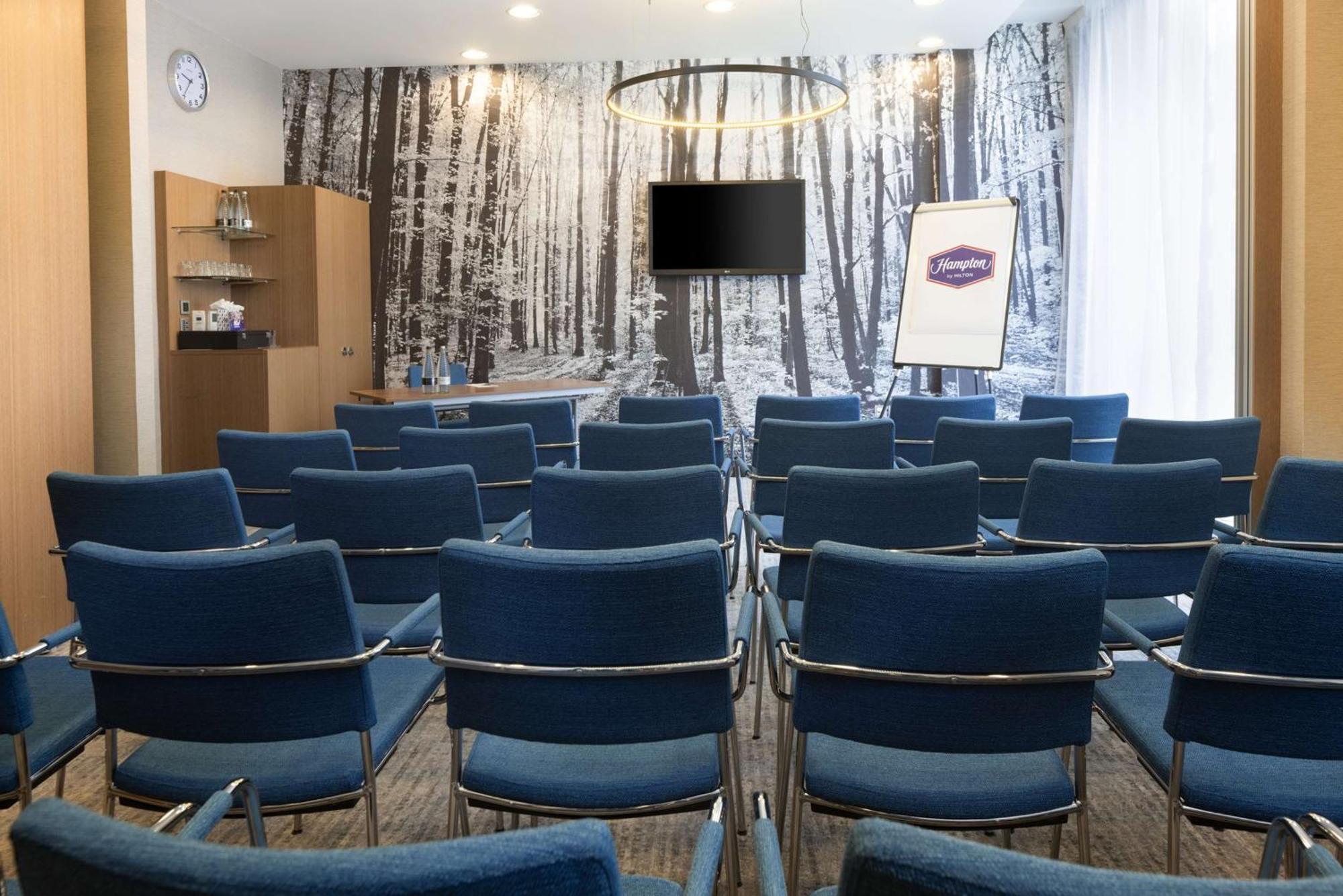 Hampton By Hilton Waterloo