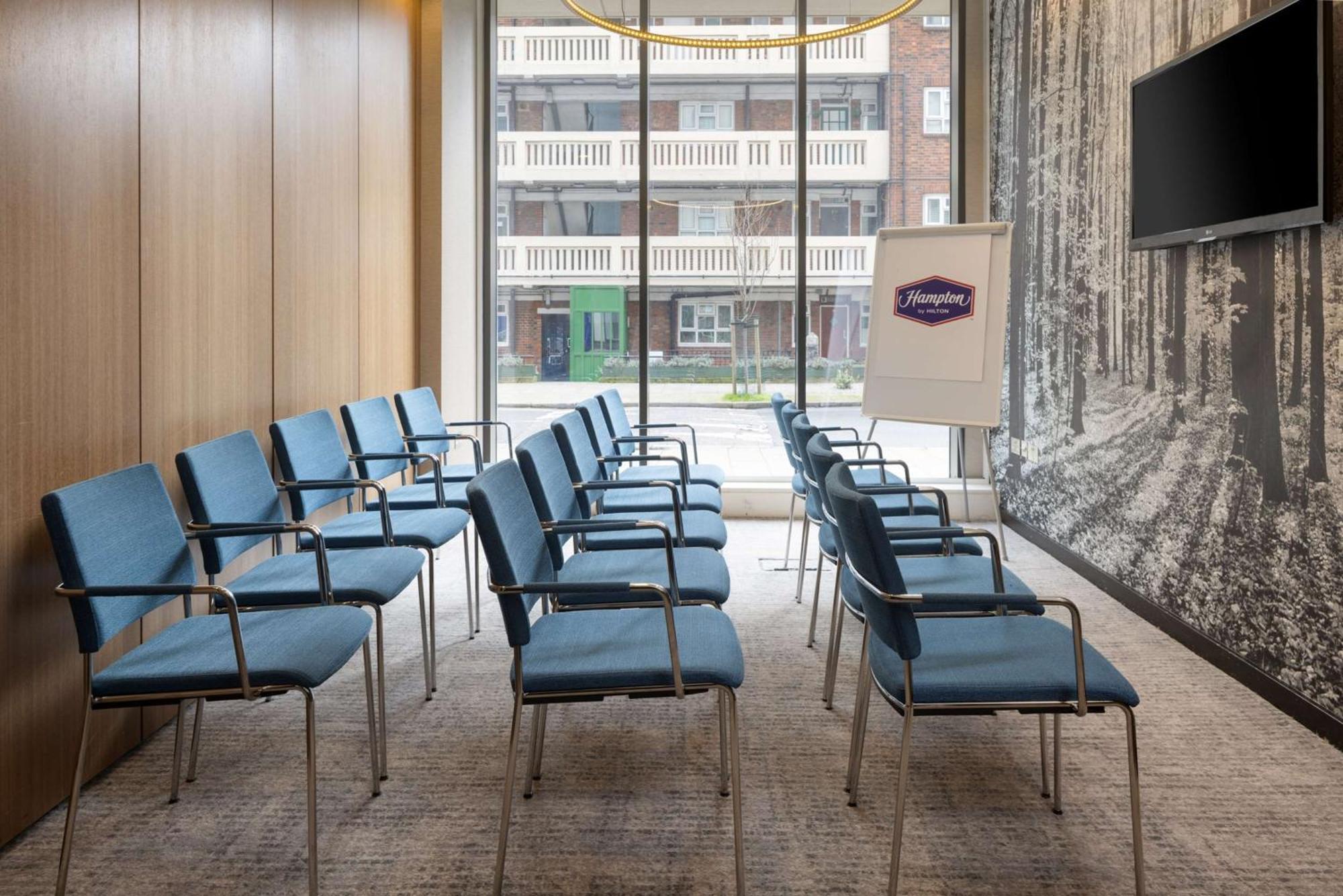 Hampton By Hilton Waterloo