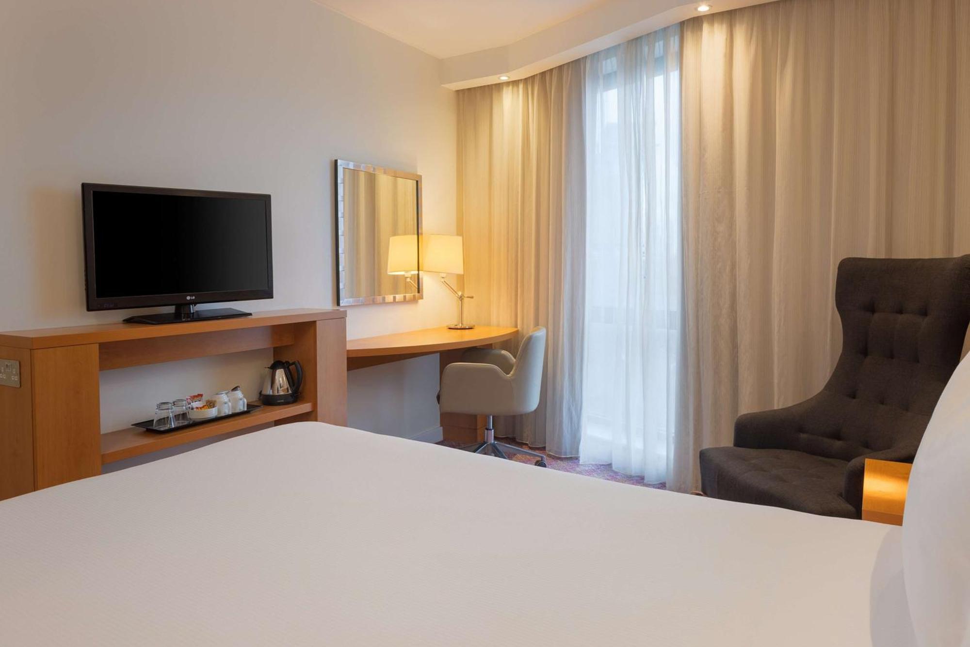 Hotel Hampton By Hilton Waterloo 3*