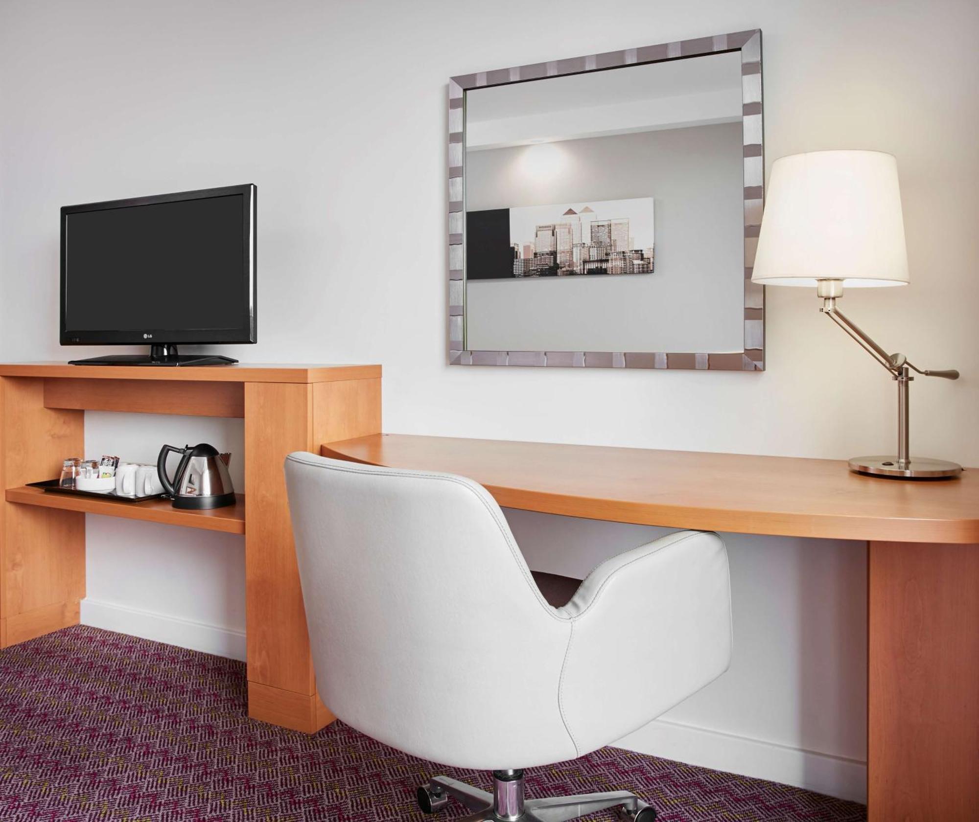 Hampton By Hilton Waterloo Hotel