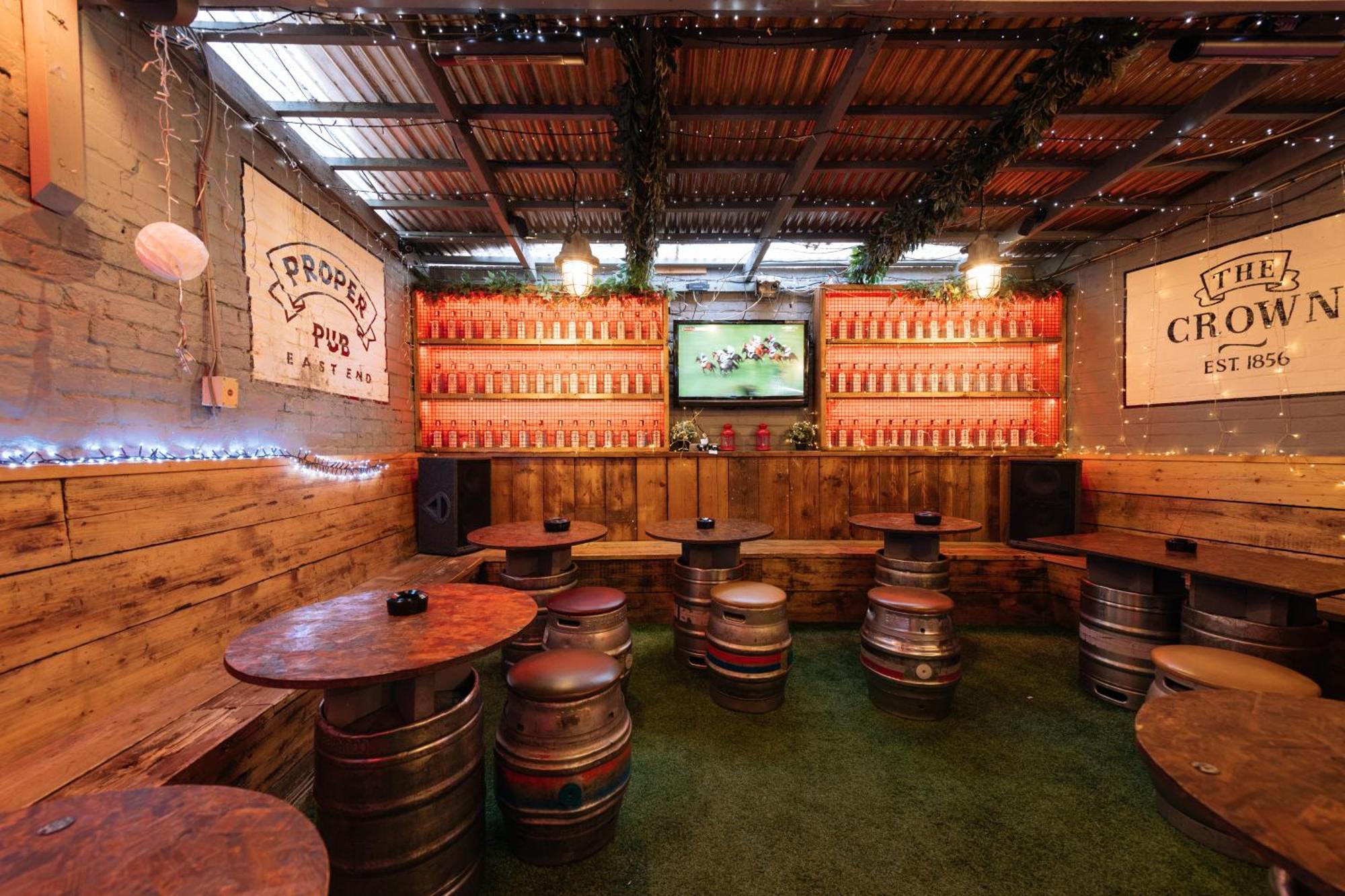 Casa de hóspedes The Crown Pub & 4*