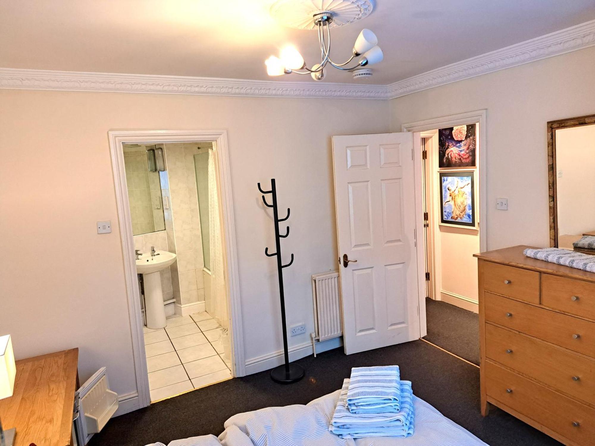 Double With Private Bathroom In Flat Centre London