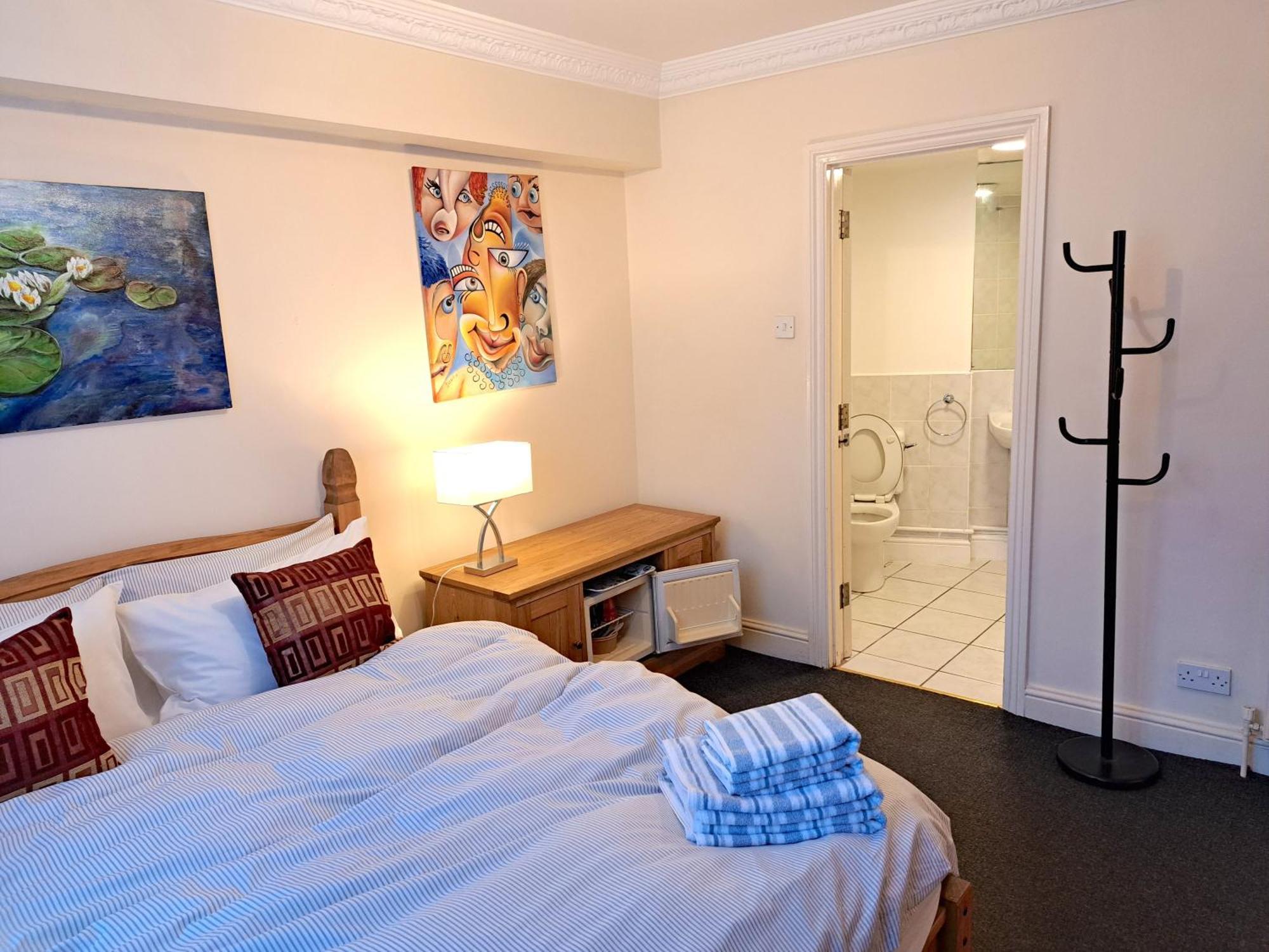 Double With Private Bathroom In Flat Centre Homestay London