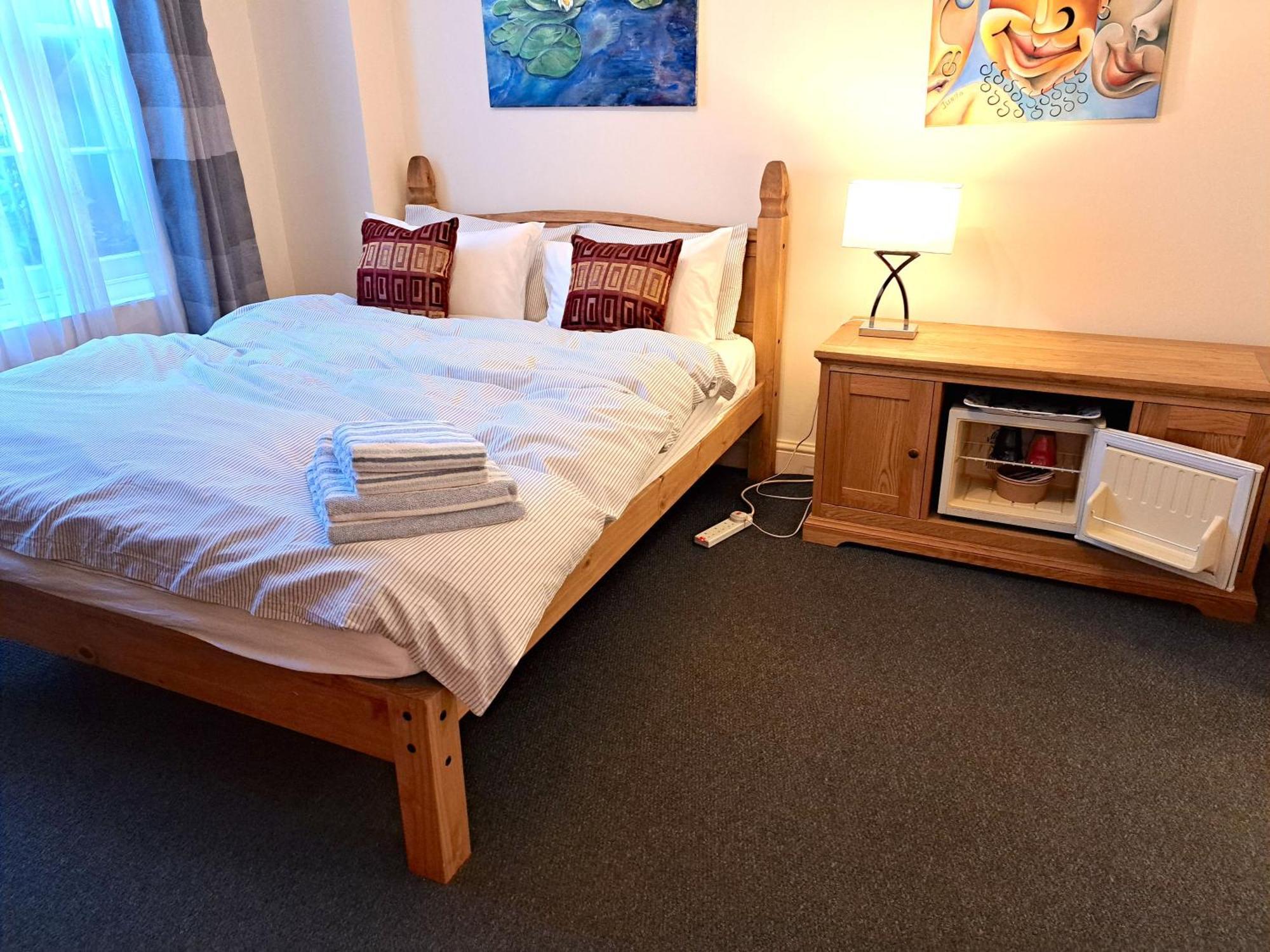 Double With Private Bathroom In Flat Centre * London
