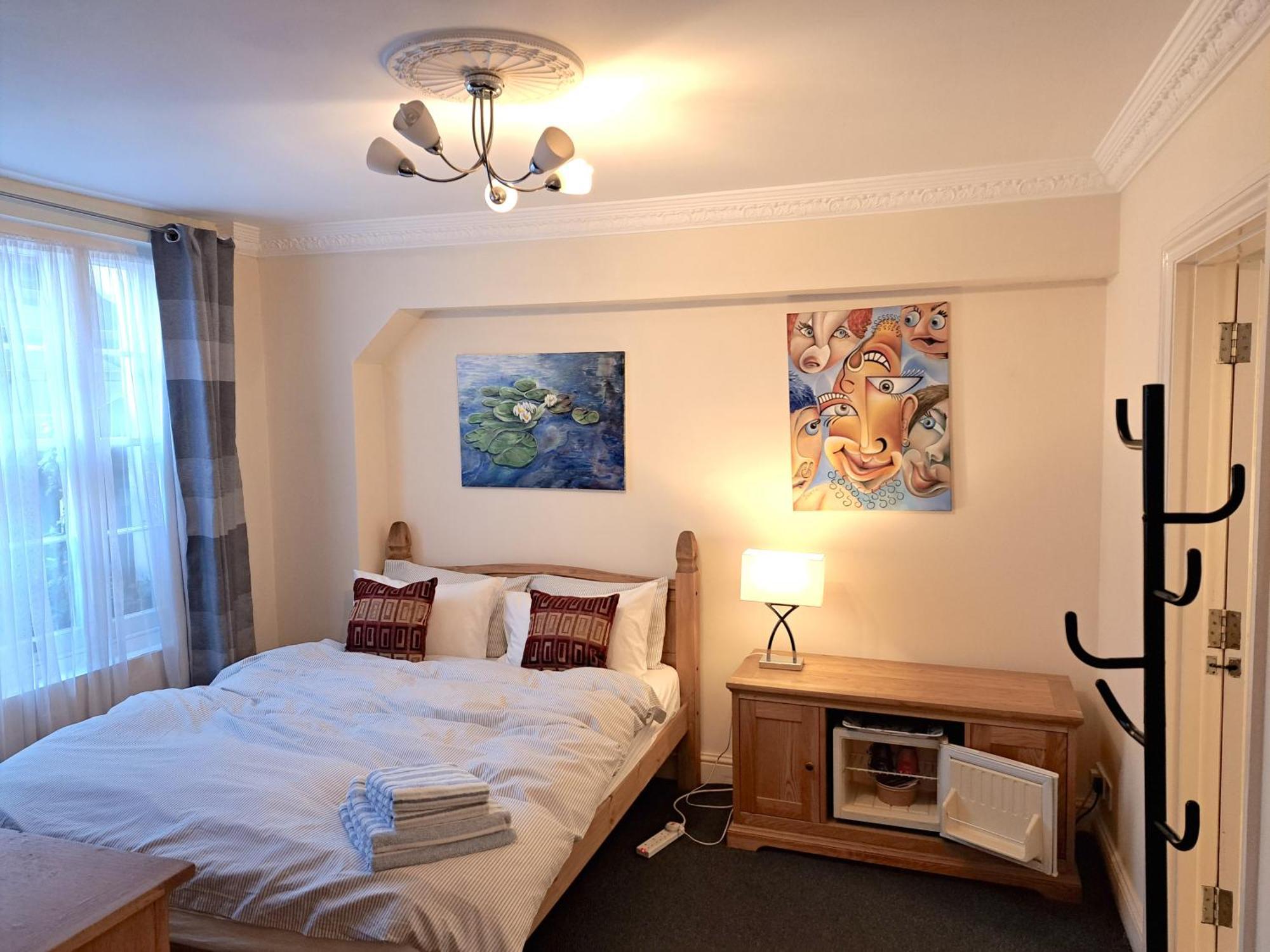 Double With Private Bathroom In Flat Centre Homestay