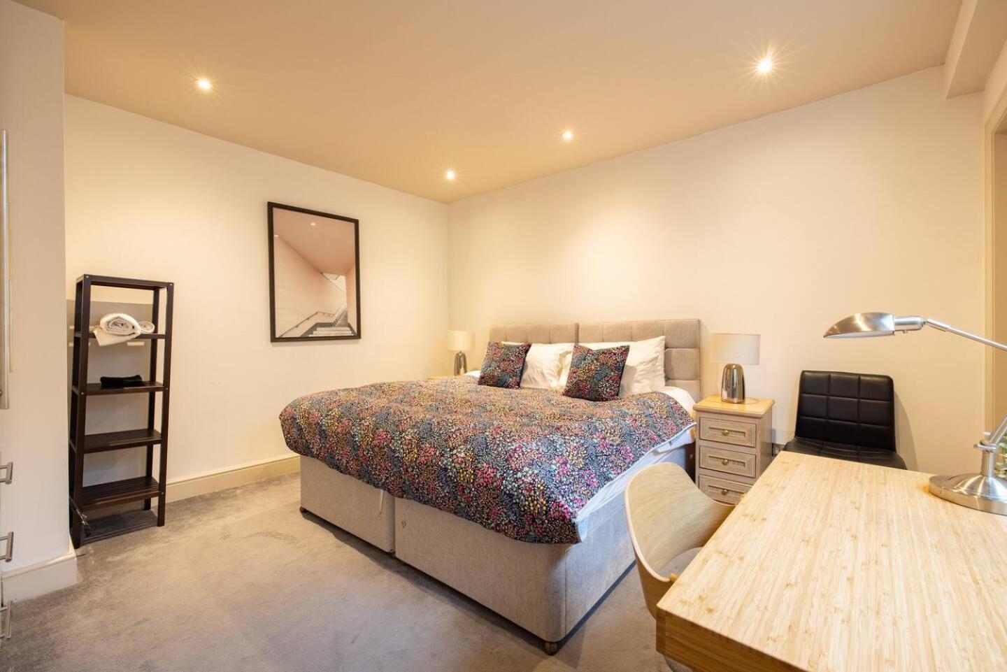Niru Experience Serene Garden Haven Duplex Londres