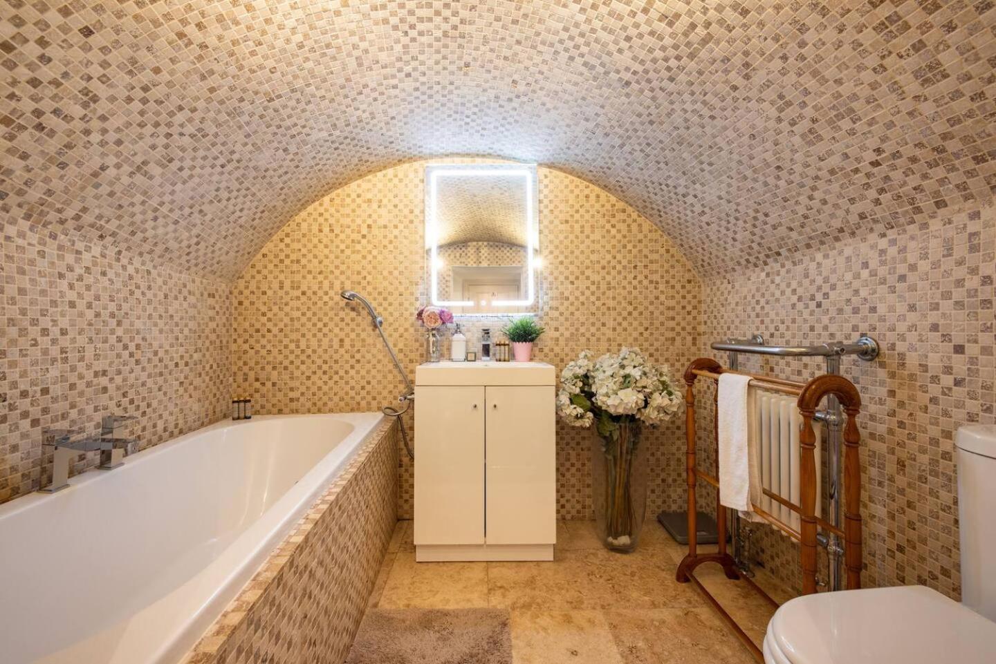 Niru Experience Serene Garden Haven Duplex Londres
