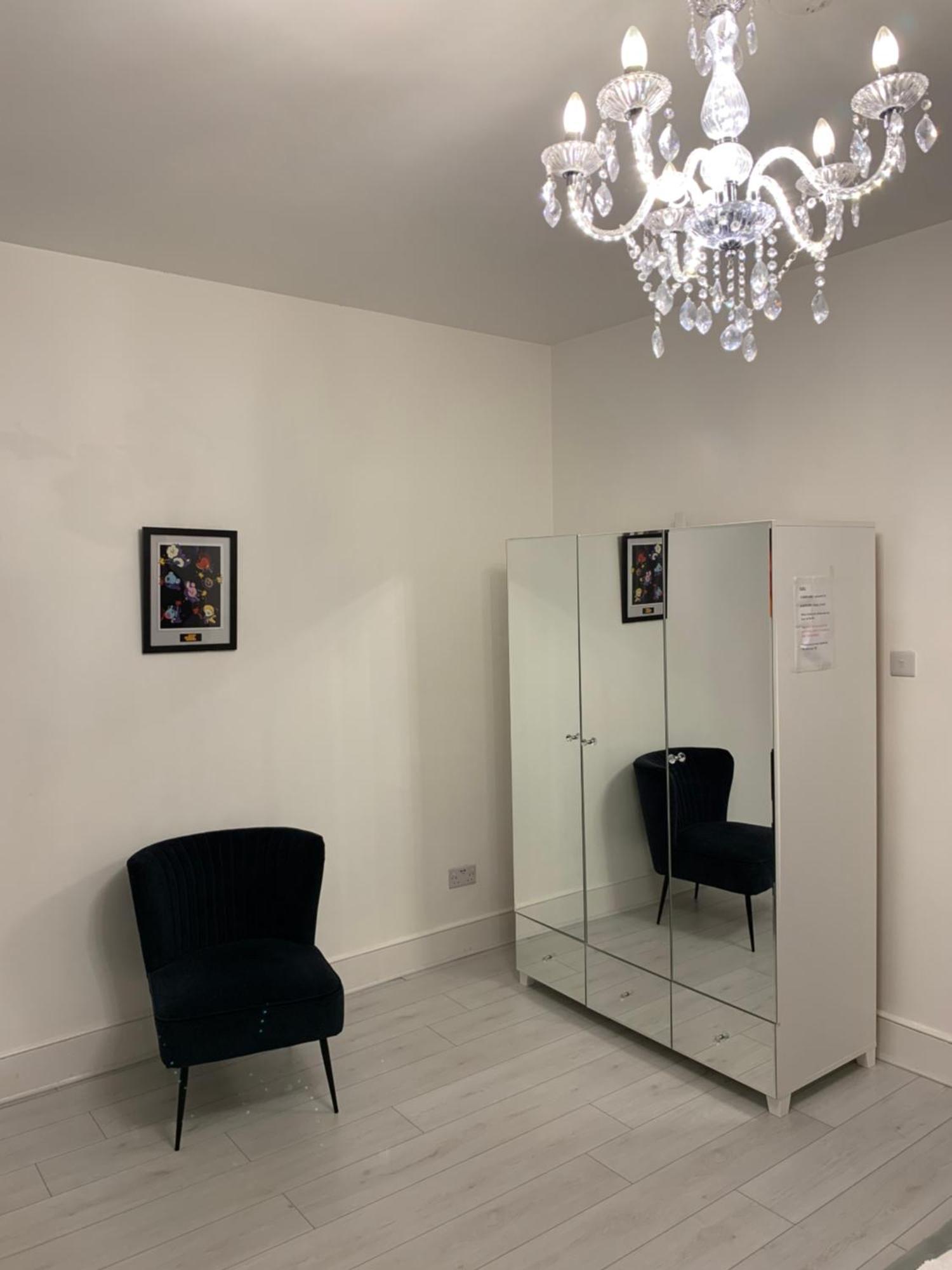 Apartment New! Supreme - Near Tube Stations *