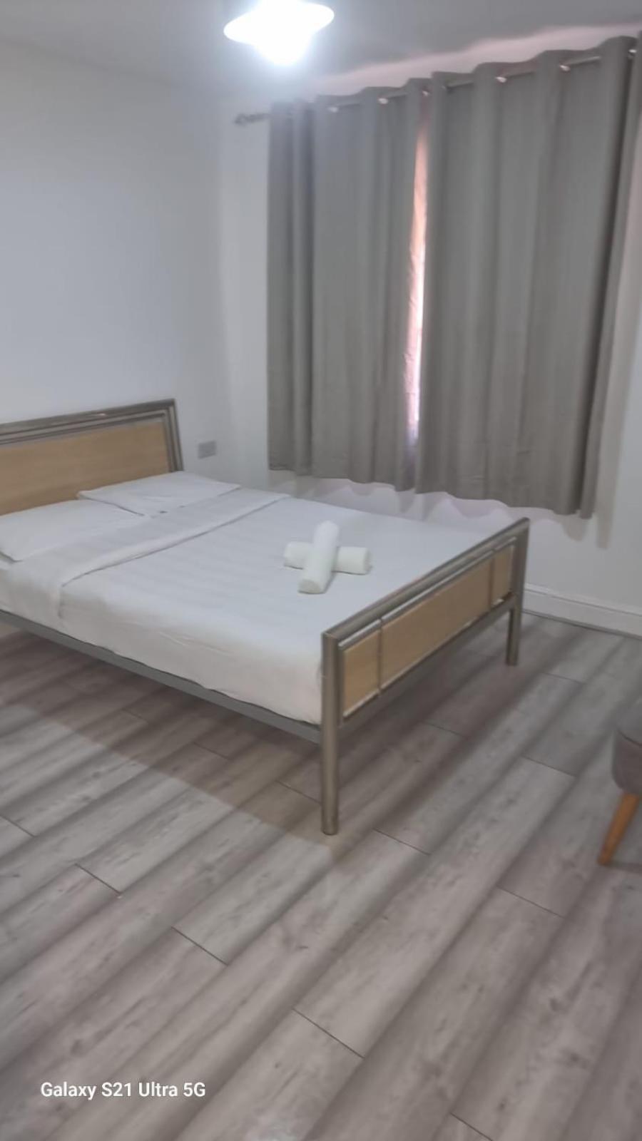 R J 2 Bedroom * Londres