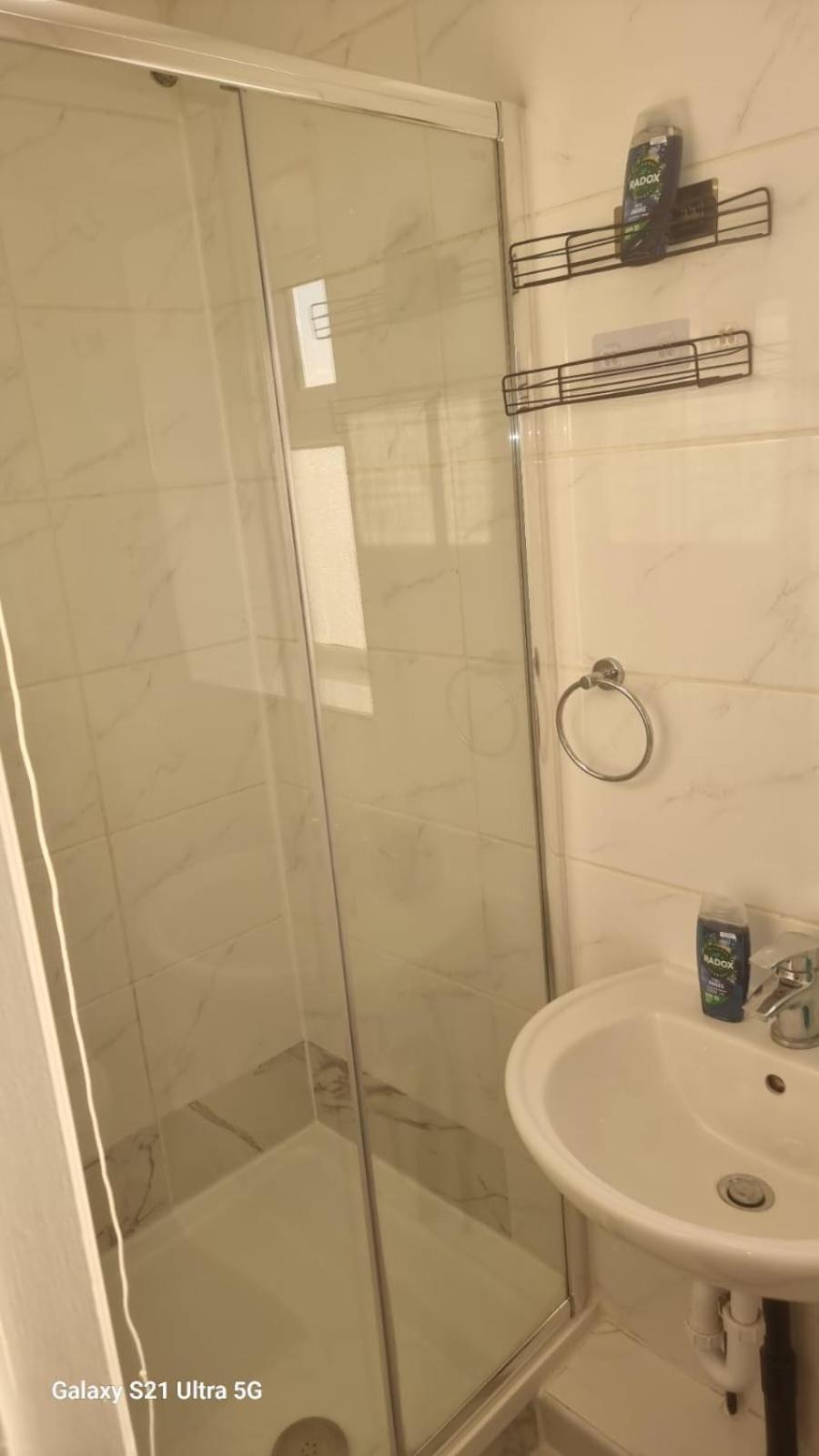 R J 2 Bedroom Appartement Londres