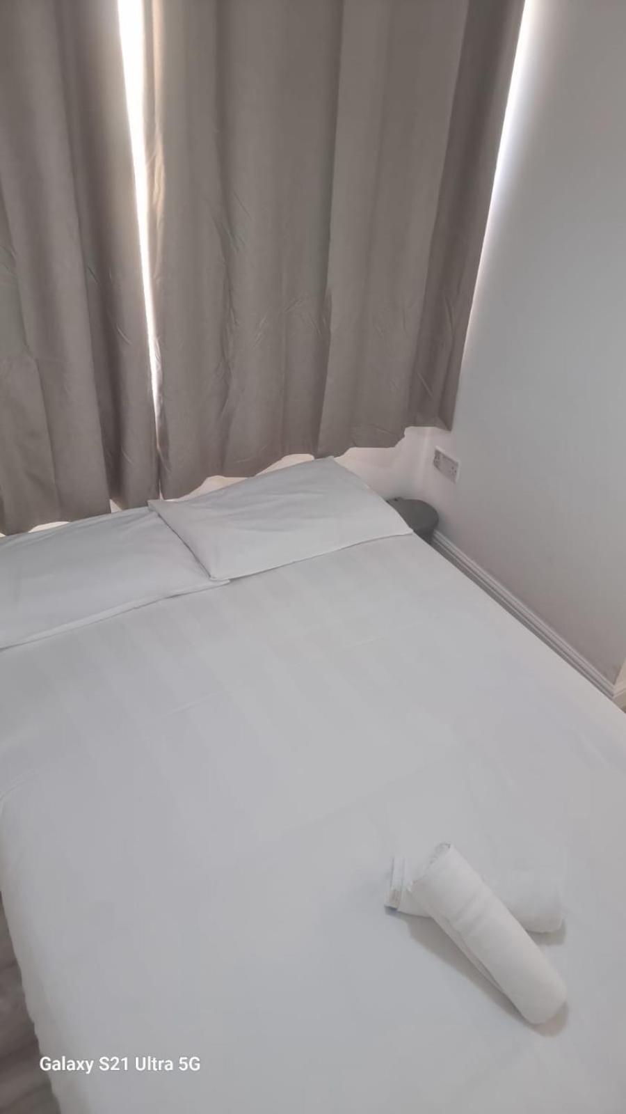 R J 2 Bedroom Londres