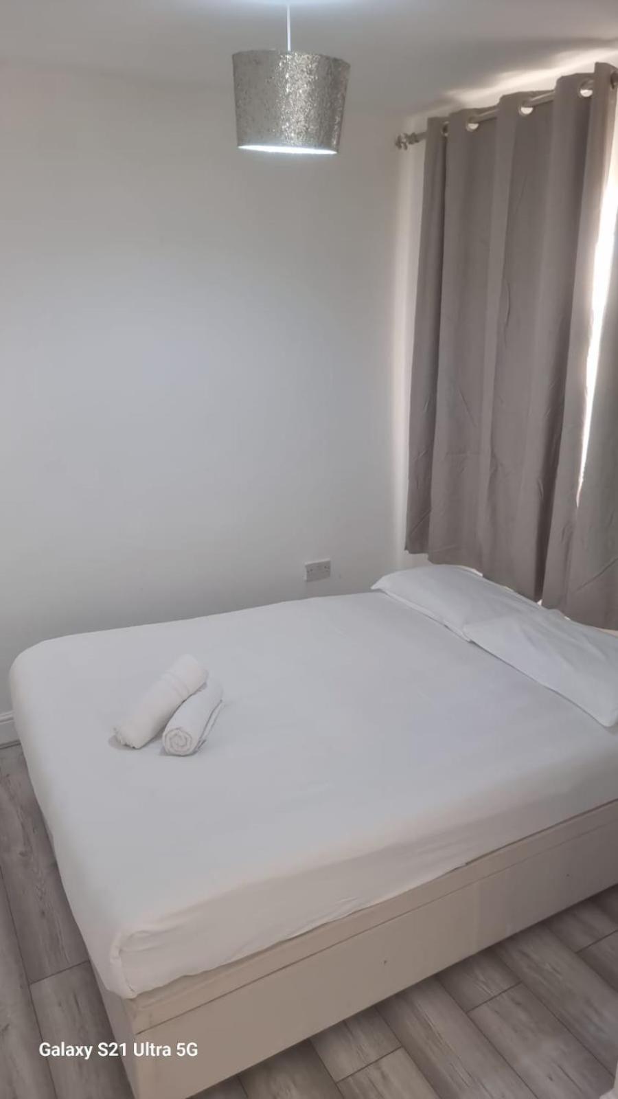 R J 2 Bedroom Appartement Londres
