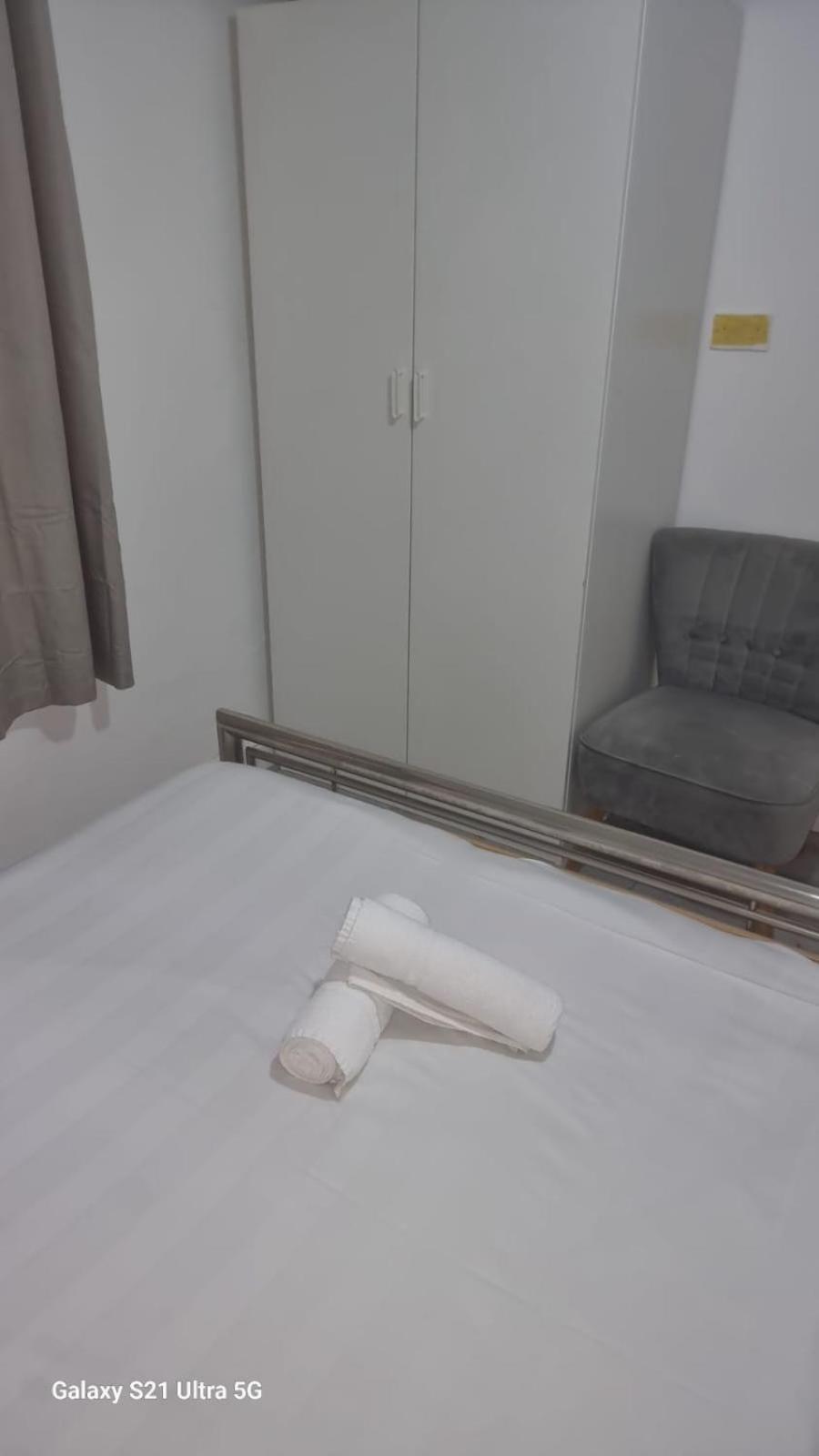 R J 2 Bedroom Appartement
