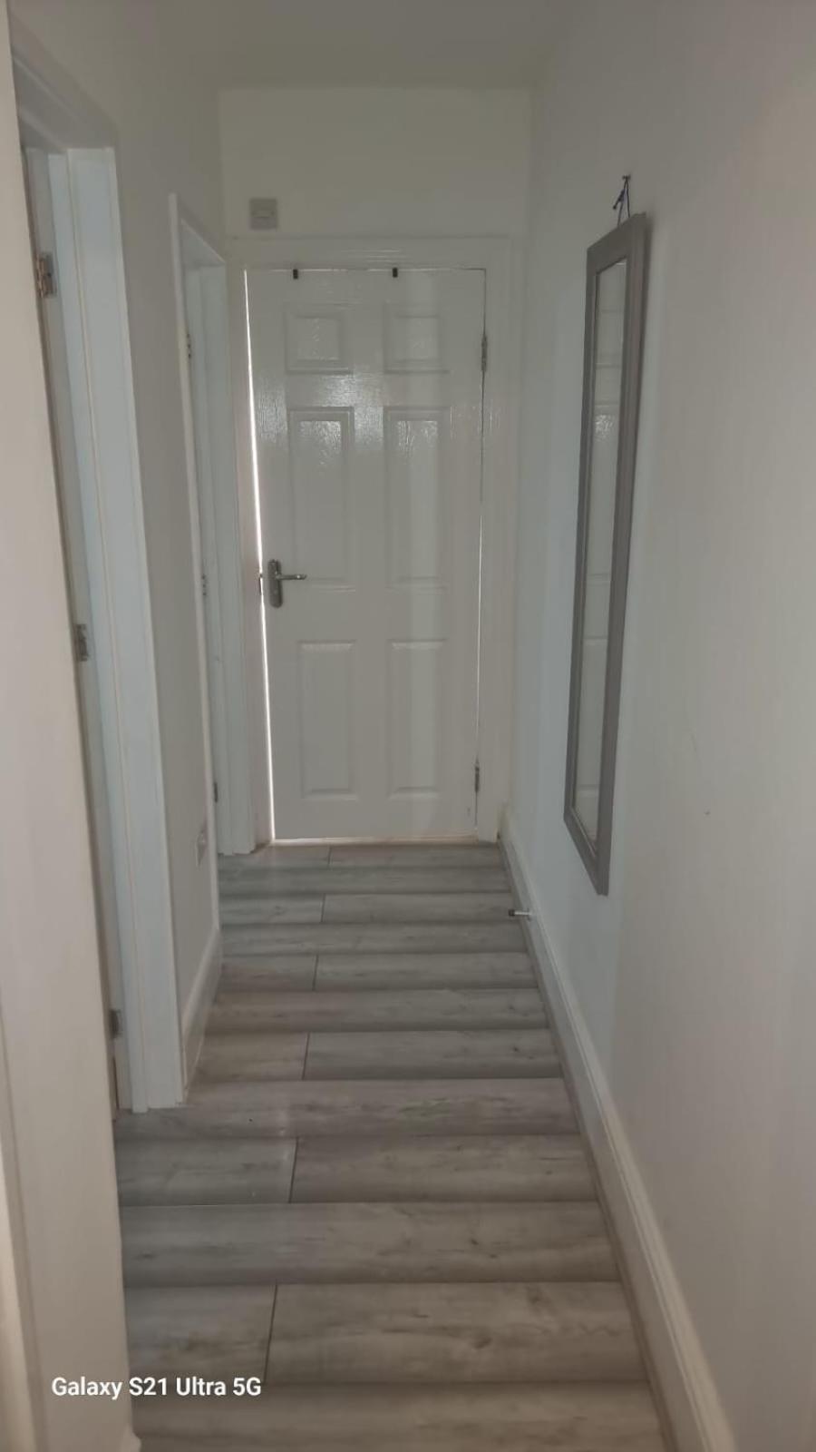 R J 2 Bedroom *