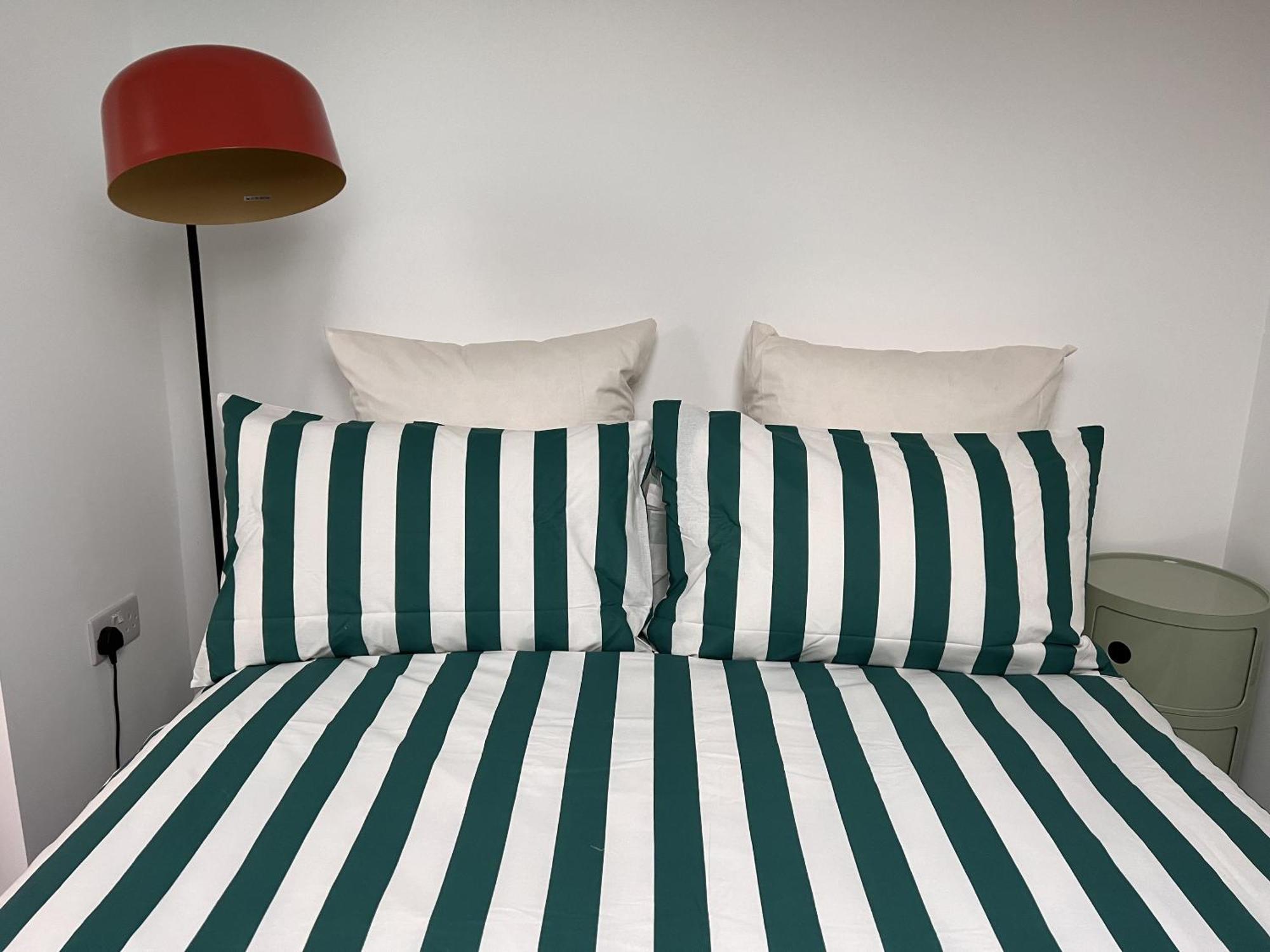 Bed & Breakfast Zozy Clitterhouse London
