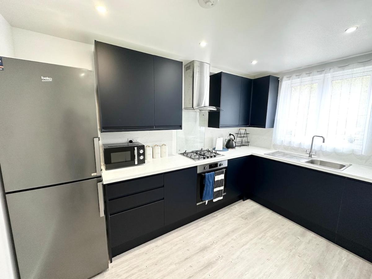 Hébergement de vacances 3bed 2bath House-free Parking-hi Speed Wifi-garden-entire Home-2mins From Train Station Londres