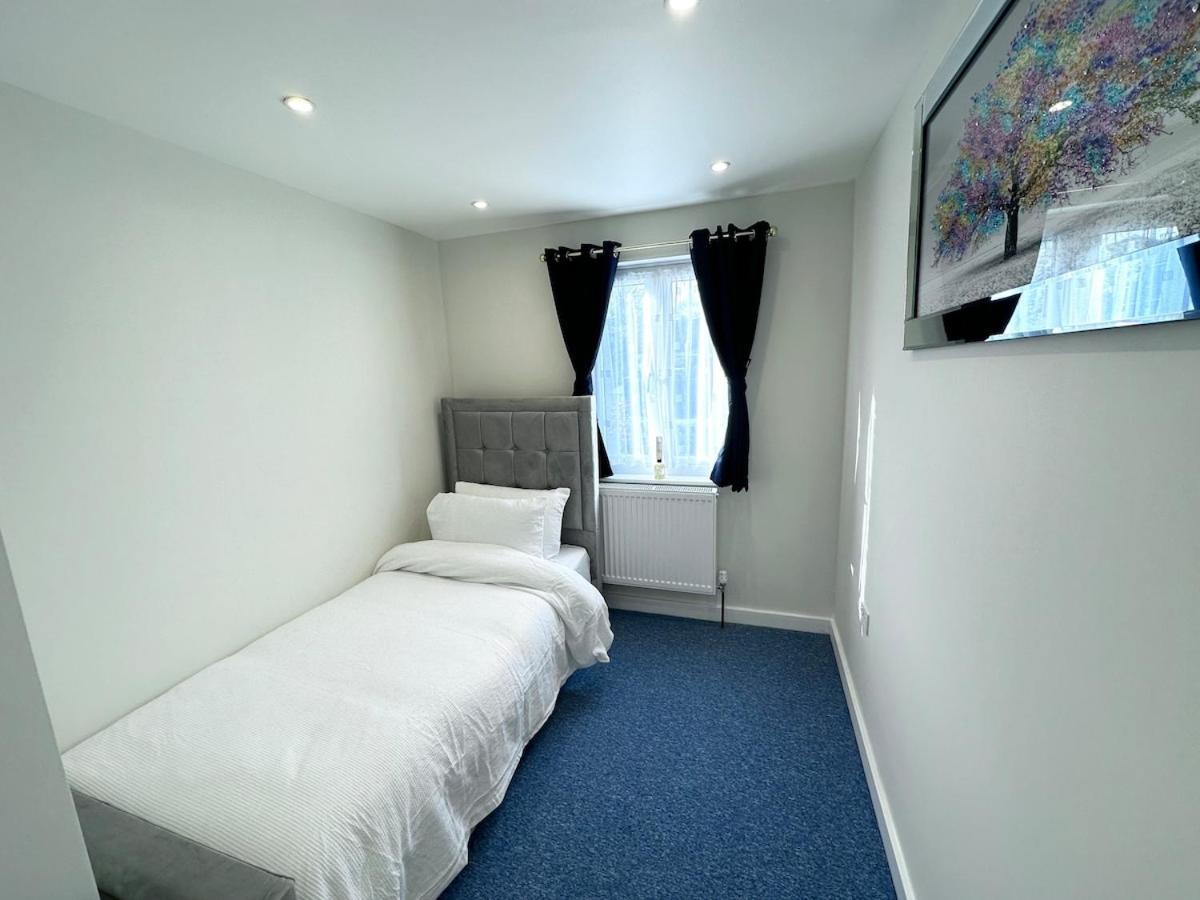 3bed 2bath House-free Parking-hi Speed Wifi-garden-entire Home-2mins From Train Station * Londres