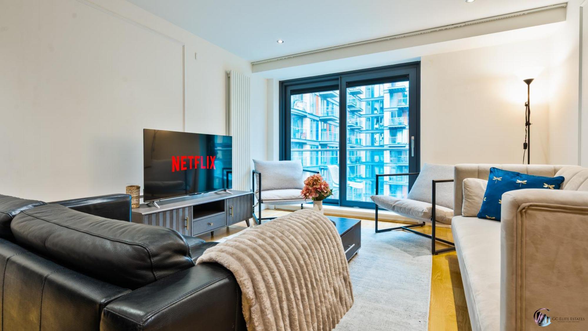 Canary Wharf Balcony & Waterfront 2-bed, 2-bath * Londen