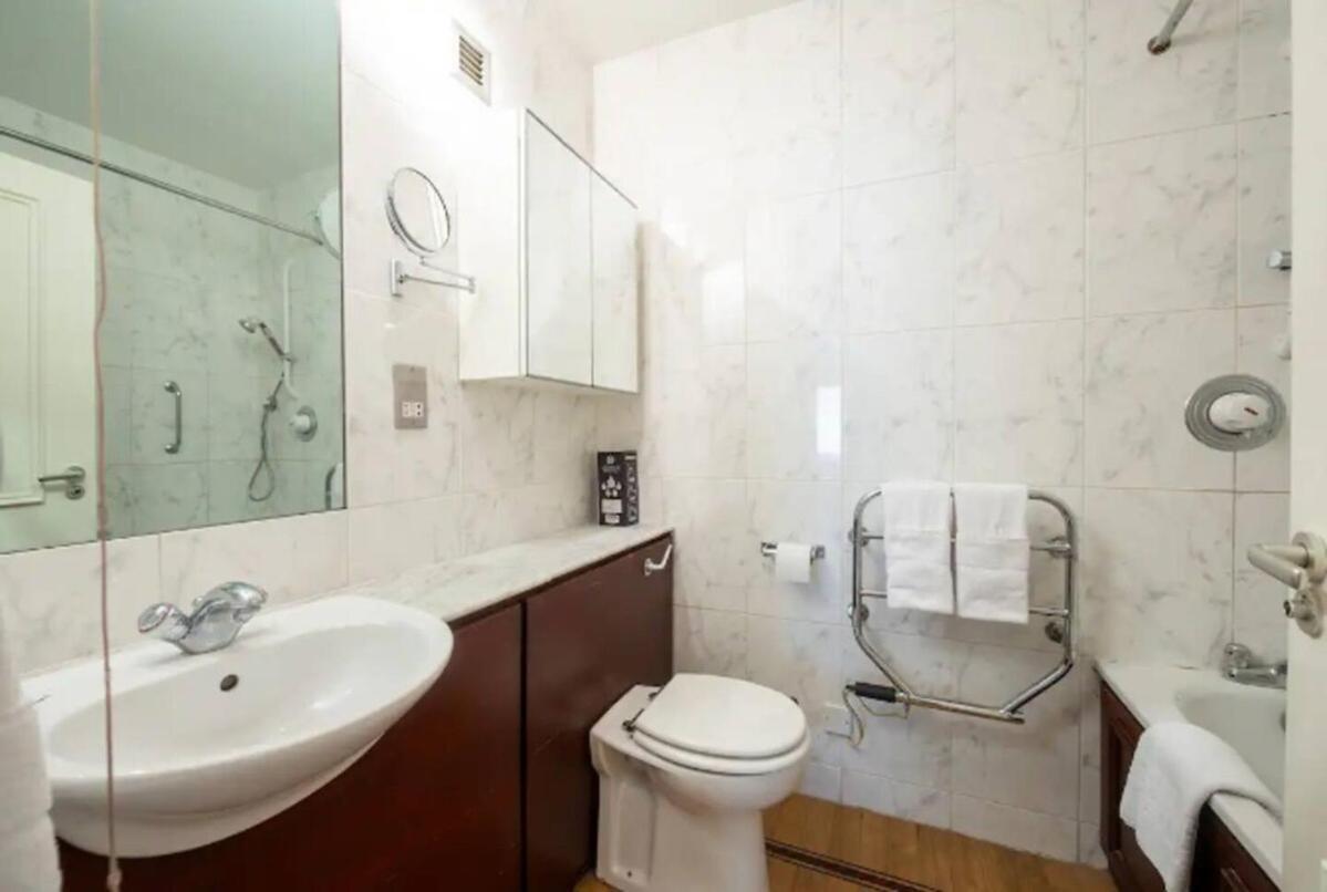Vesto Two Bedroom On Sloane Avenue Cc * Londres