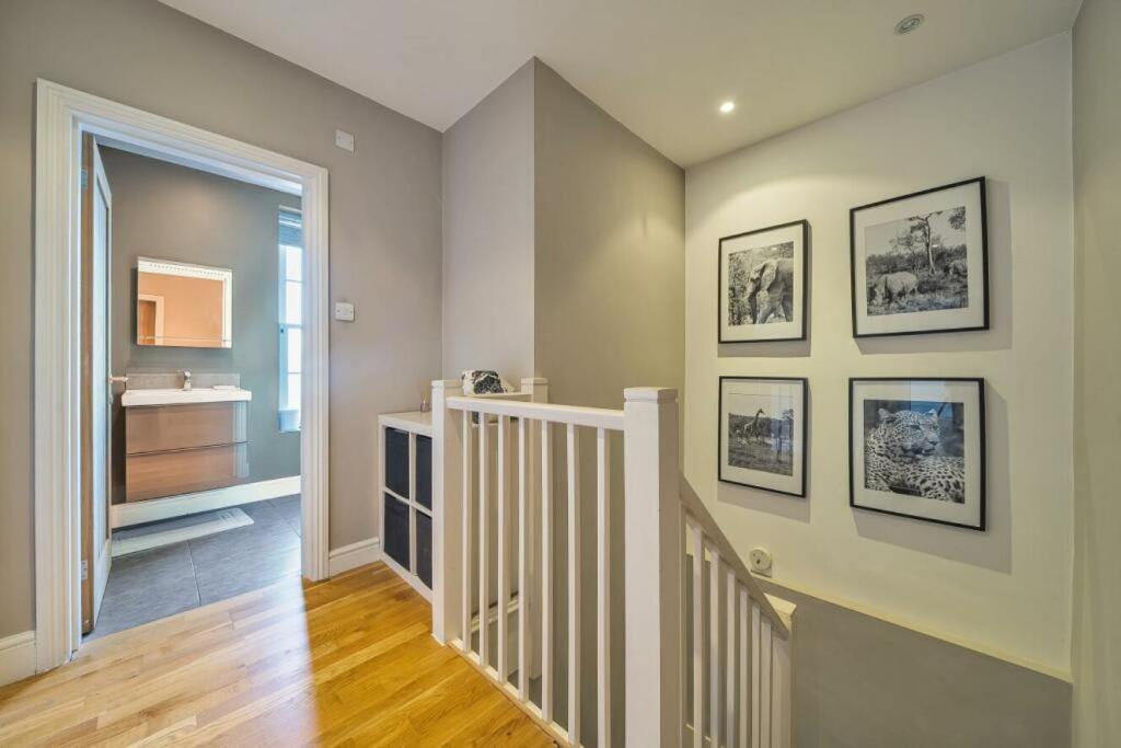 Stunning Flat Close To With Office Londres