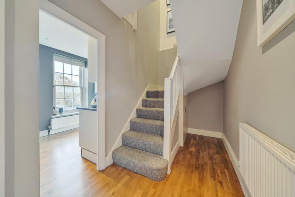 Appartement Stunning Flat Close To With Office