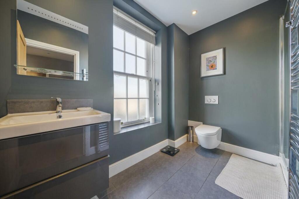 Stunning Flat Close To With Office Appartement *