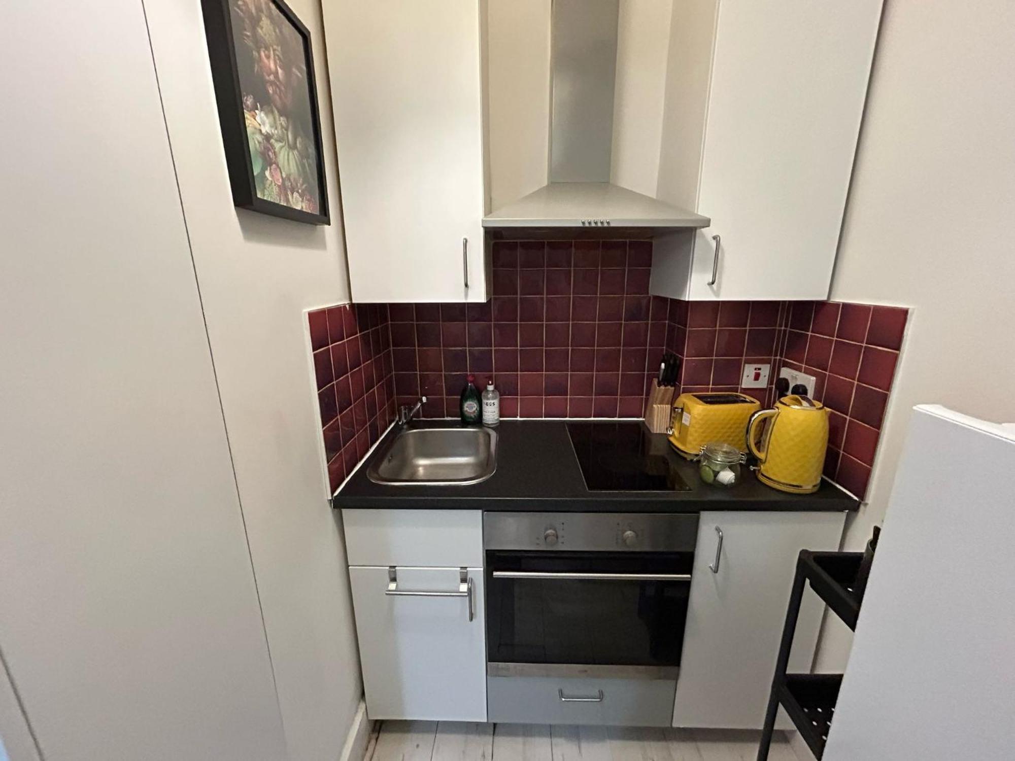 Affordable Studio, 1, 2 And 3 Bed In E14 * Londres