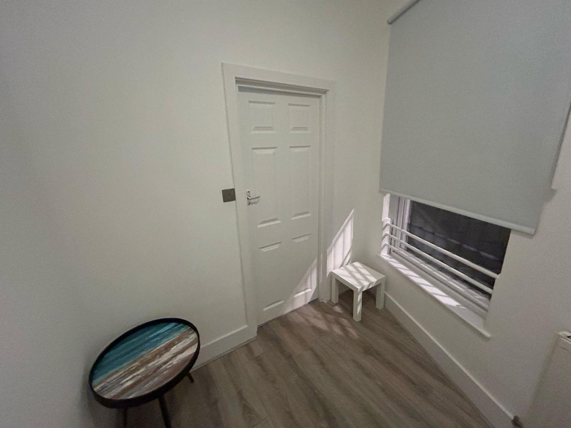 Affordable Studio, 1, 2 And 3 Bed In E14 * Londres