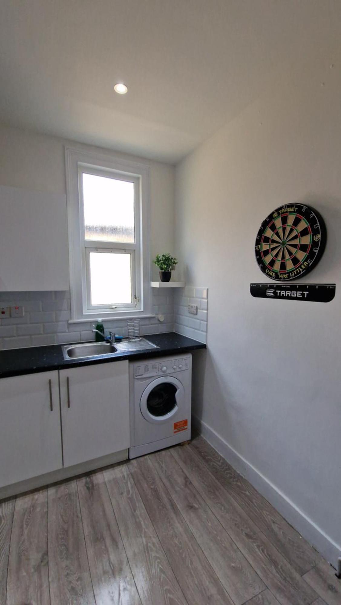 3 Bedrooms House With Parking