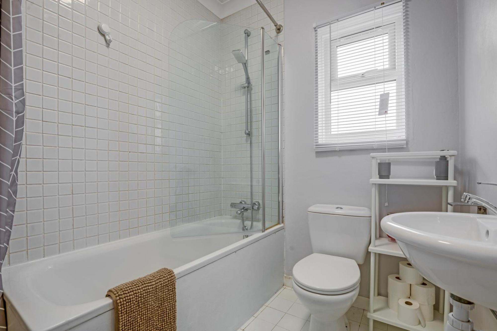 Hébergement de vacances 3 Bedrooms House With Parking *