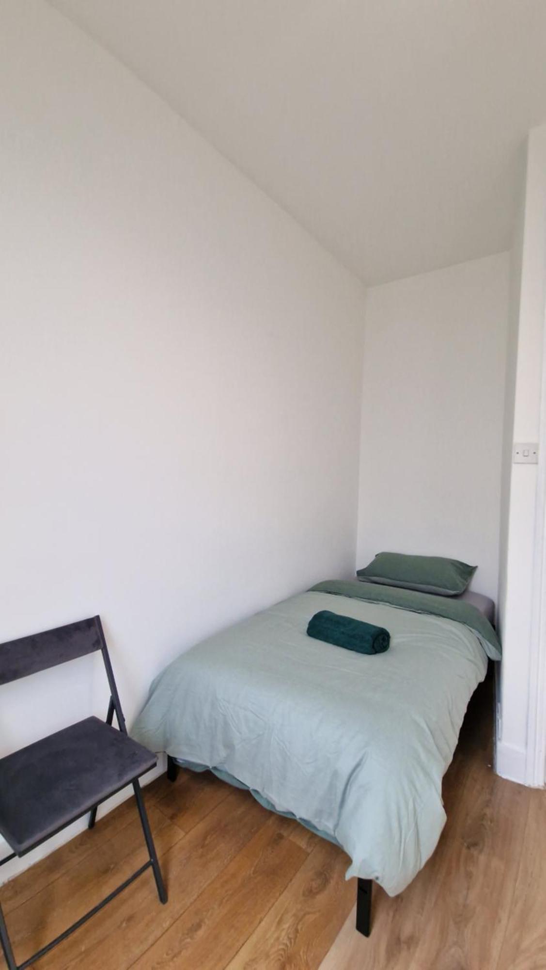 3 Bedrooms House With Parking