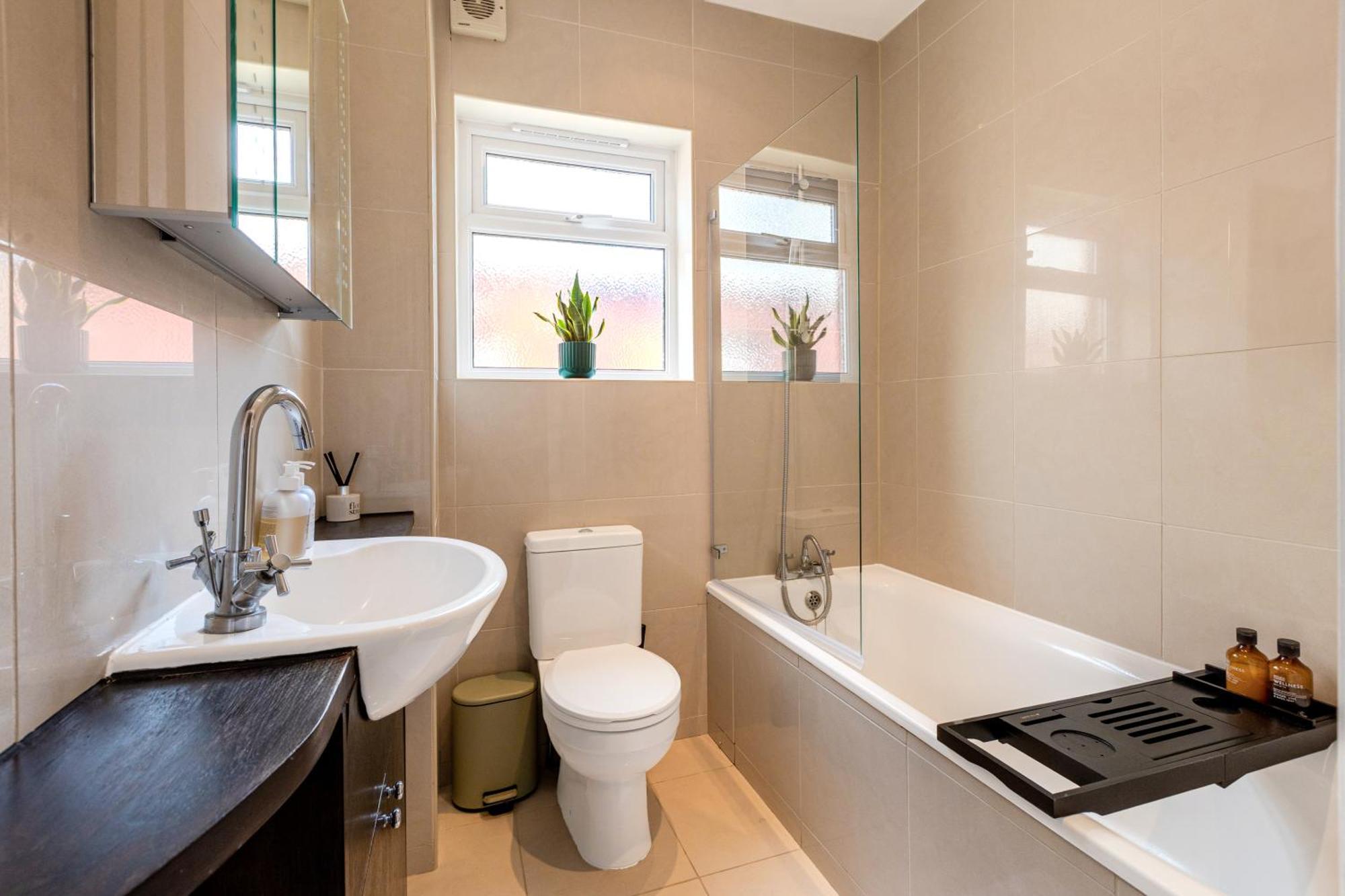 Elegant 1br With Garden Near Neasden Station Appartement *