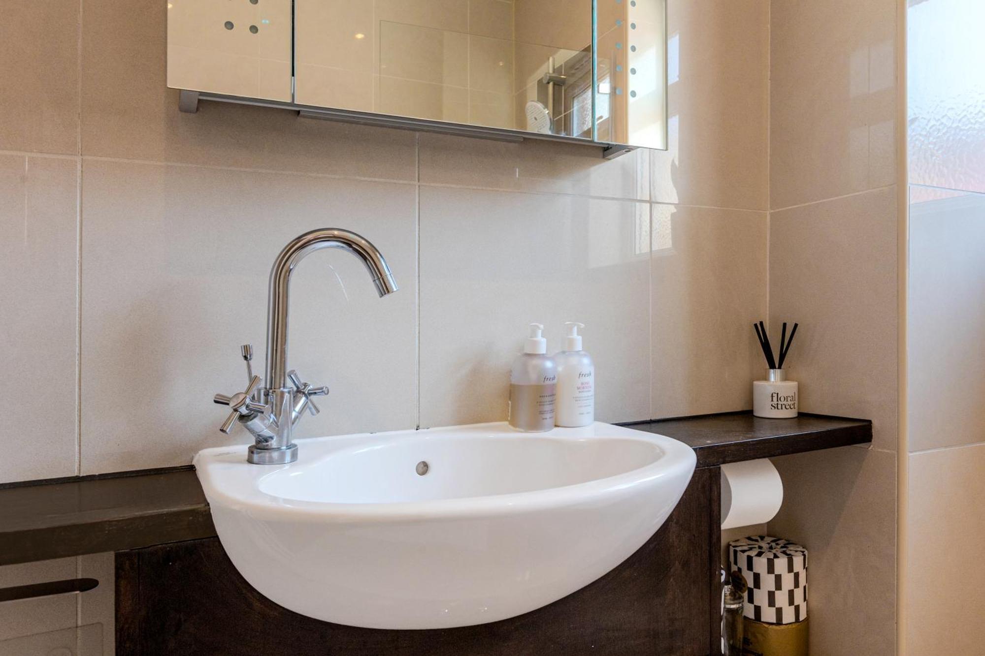 Elegant 1br With Garden Near Neasden Station Appartement