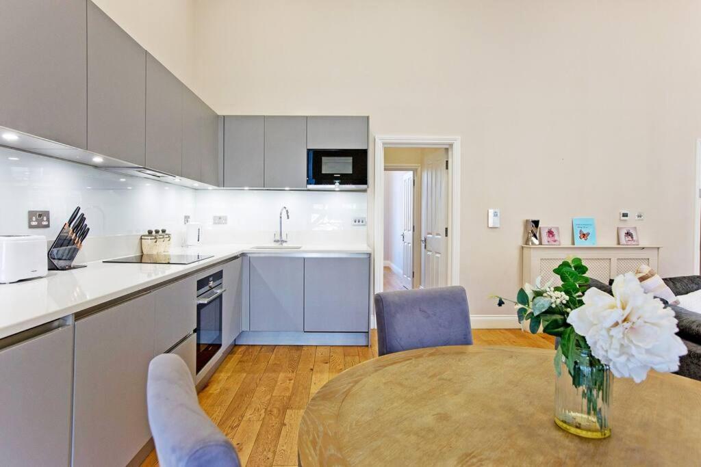 1 Bed Kensington Cromwell Flat With Balcony Number 4 Appartement Londres