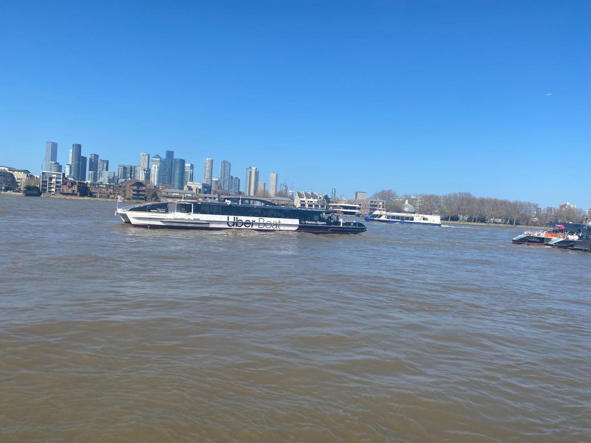River View Spacious Apartamento Londres