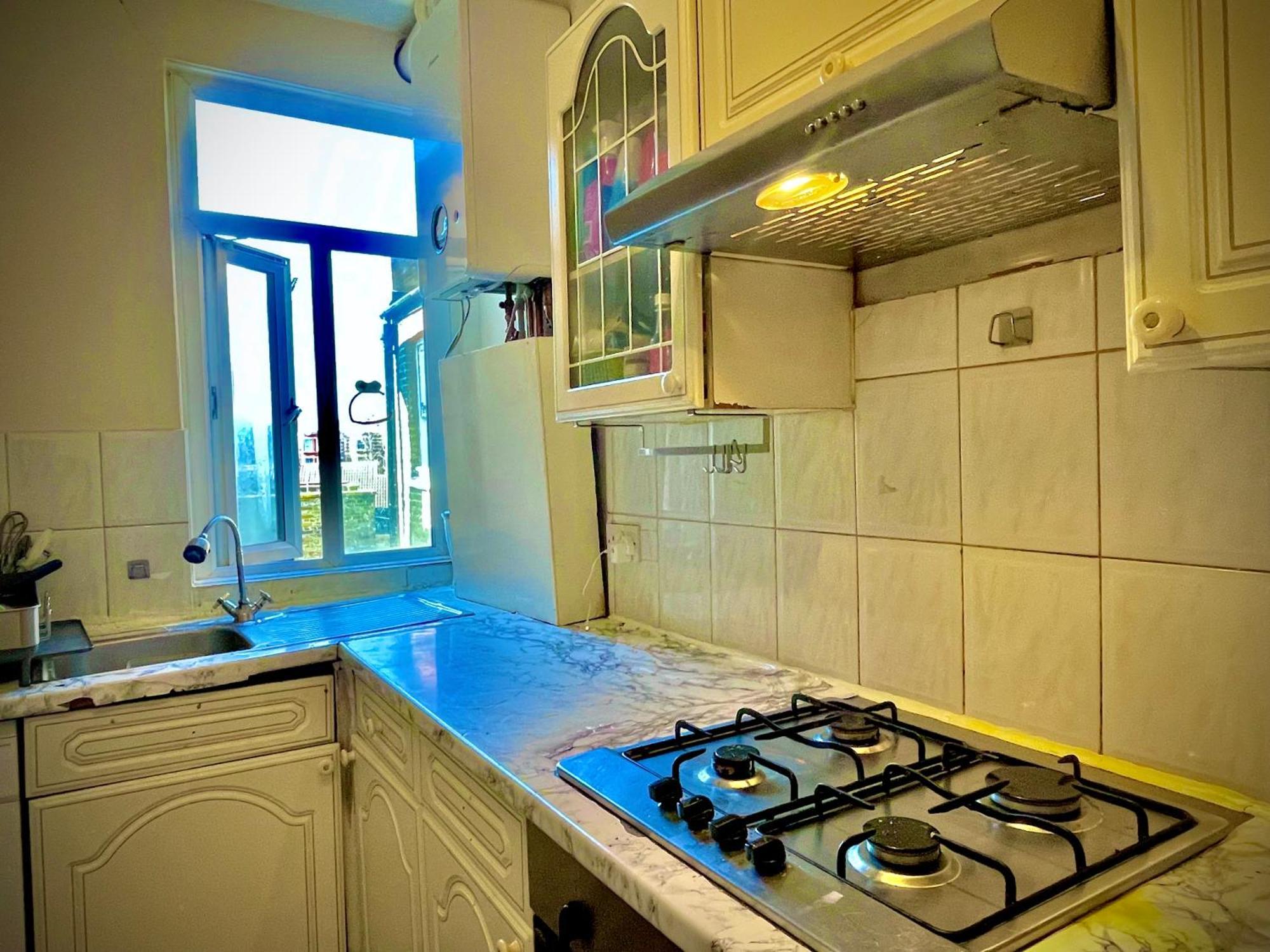 Comfy Double Bedroom With A Private Toilet Homestay