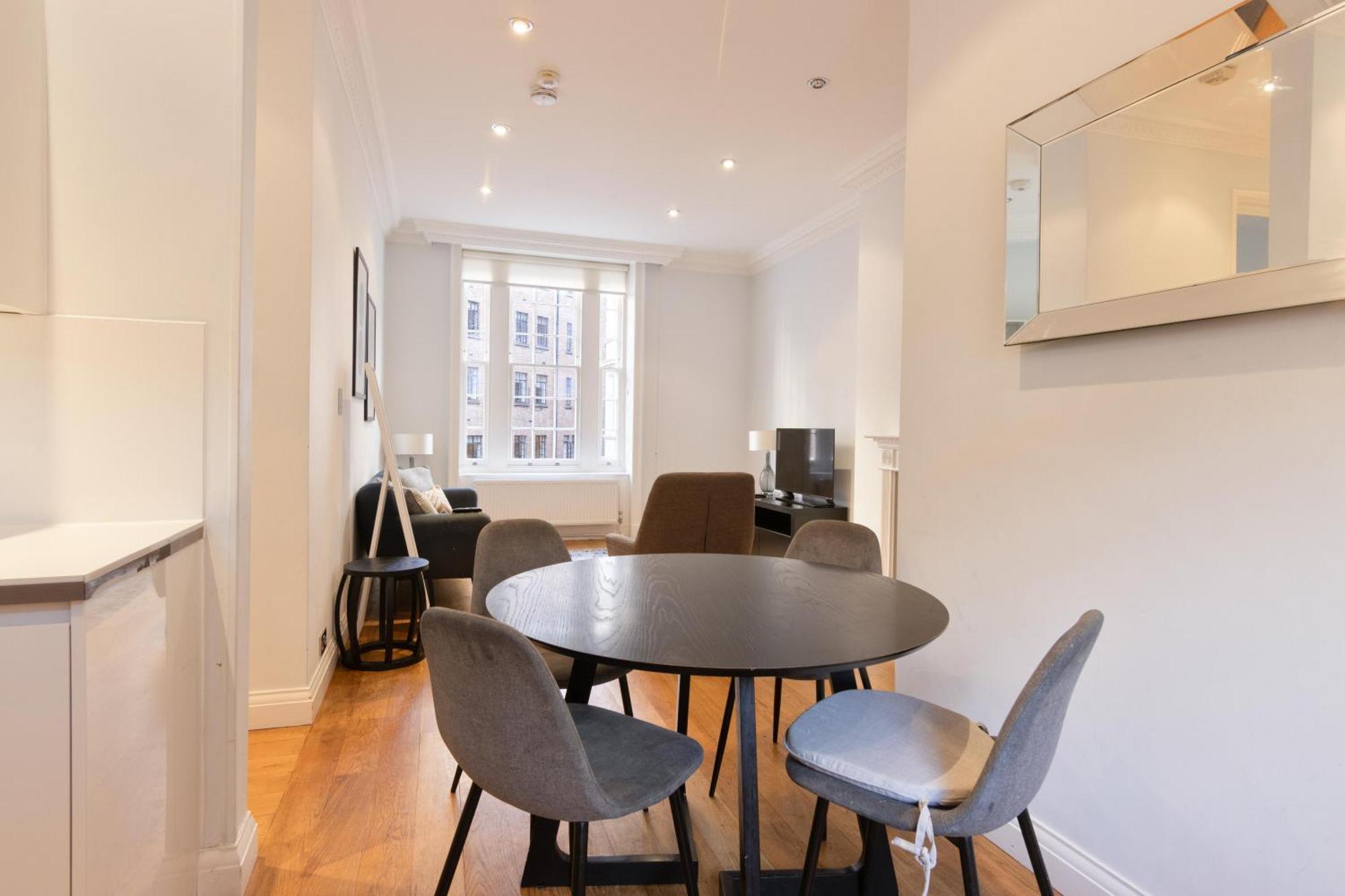 2 Bedroom Luxury Knightsbridge Apartment London