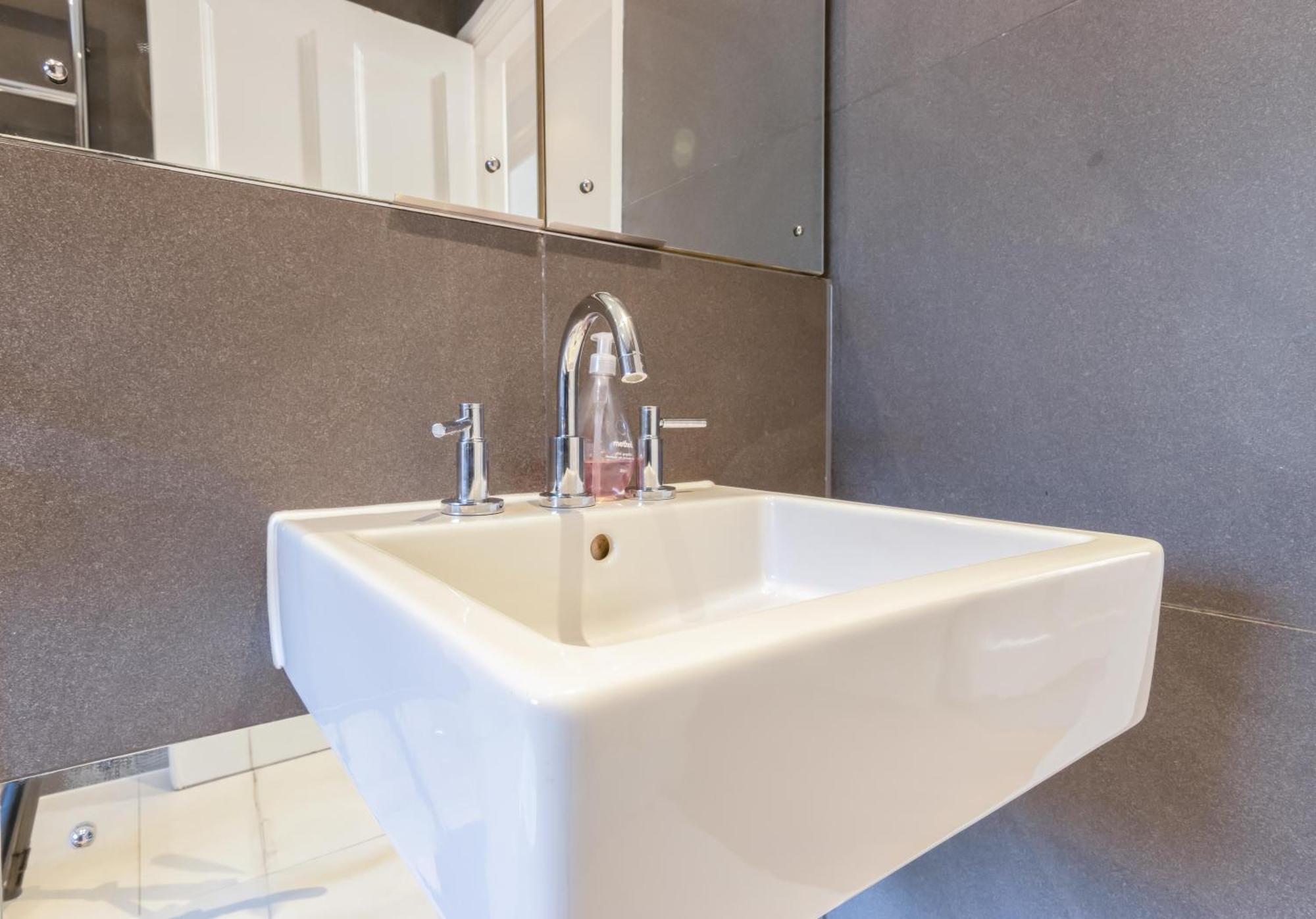Apartment 2 Bedroom Luxury Knightsbridge London