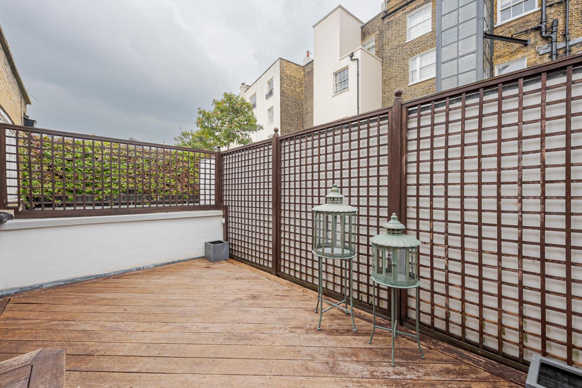 Modern 3 Bedroom Luxury House With Garage In