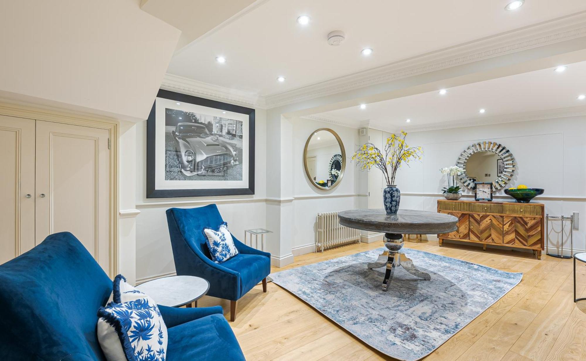 Modern 3 Bedroom Luxury House With Garage In Apartment