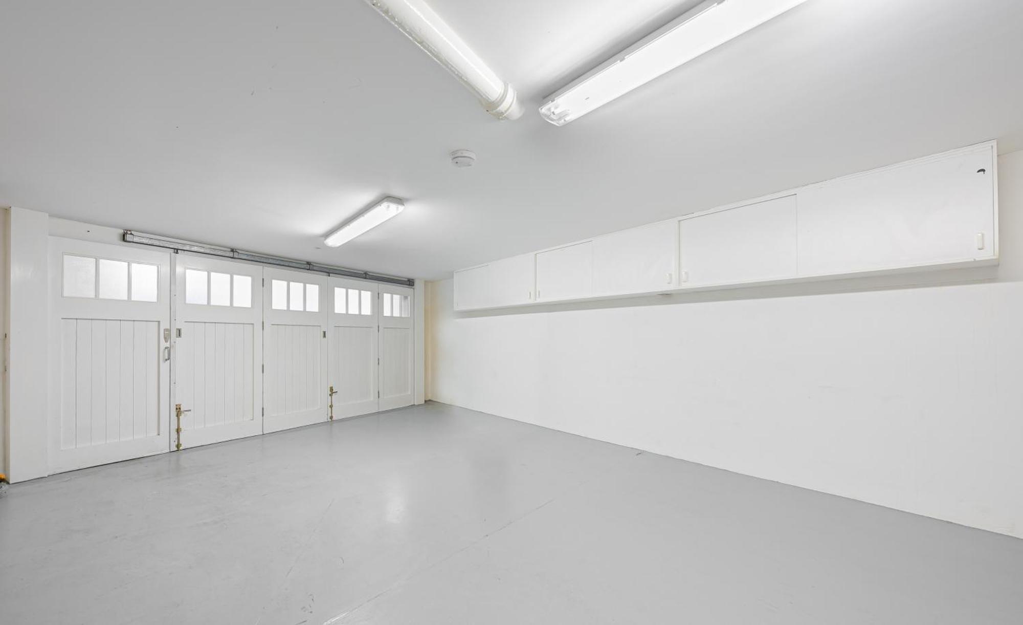 Modern 3 Bedroom Luxury House With Garage In Apartment *