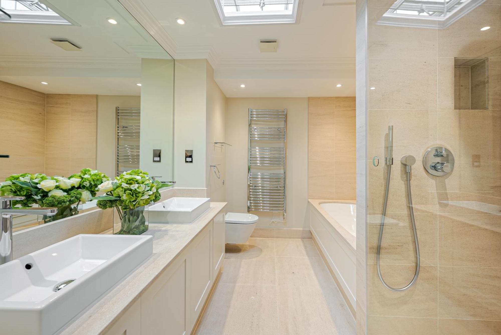 Apartment Modern 3 Bedroom Luxury House With Garage In London