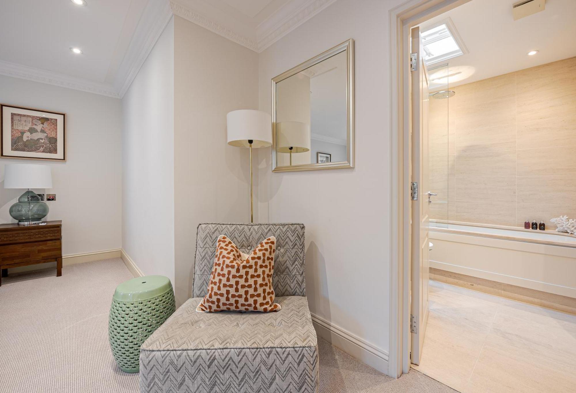 Modern 3 Bedroom Luxury House With Garage In Apartment