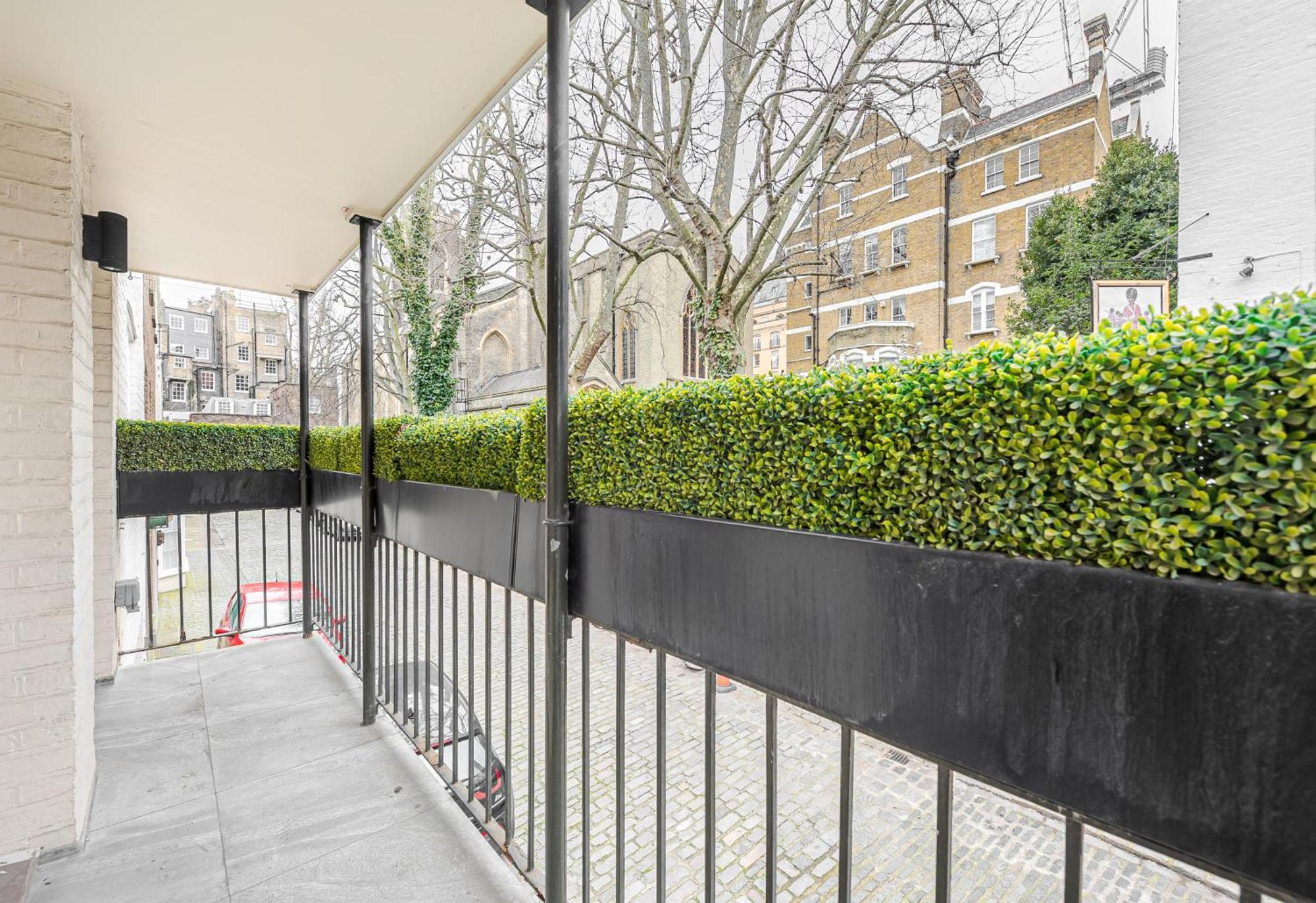 Modern 3 Bedroom Luxury House With Garage In London