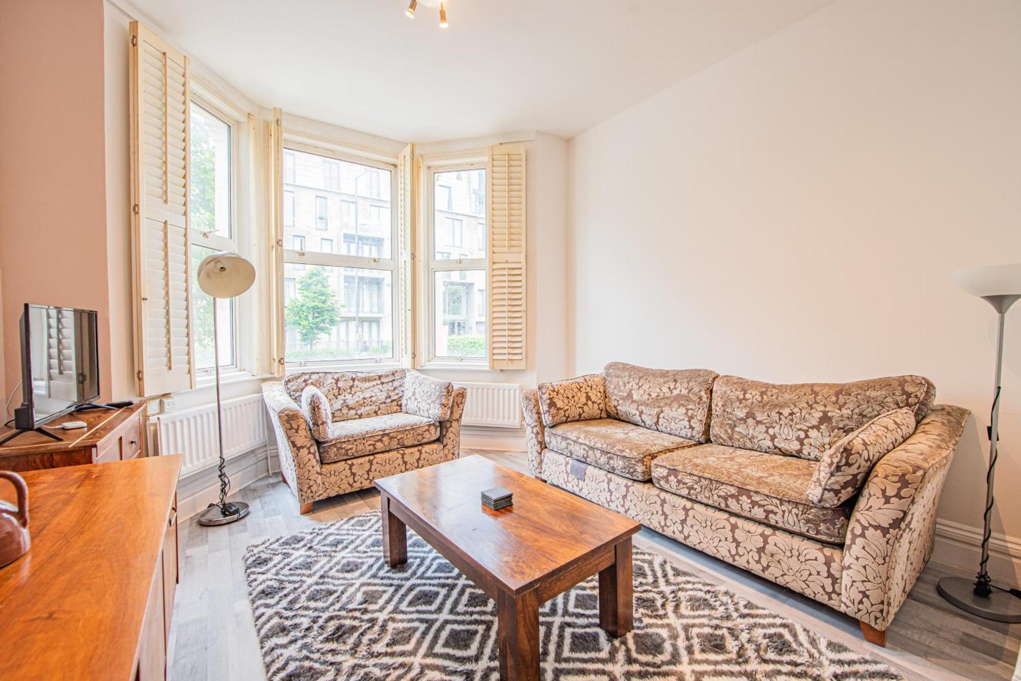 Charming Homely 3 Bedroom Flat In Appartement *