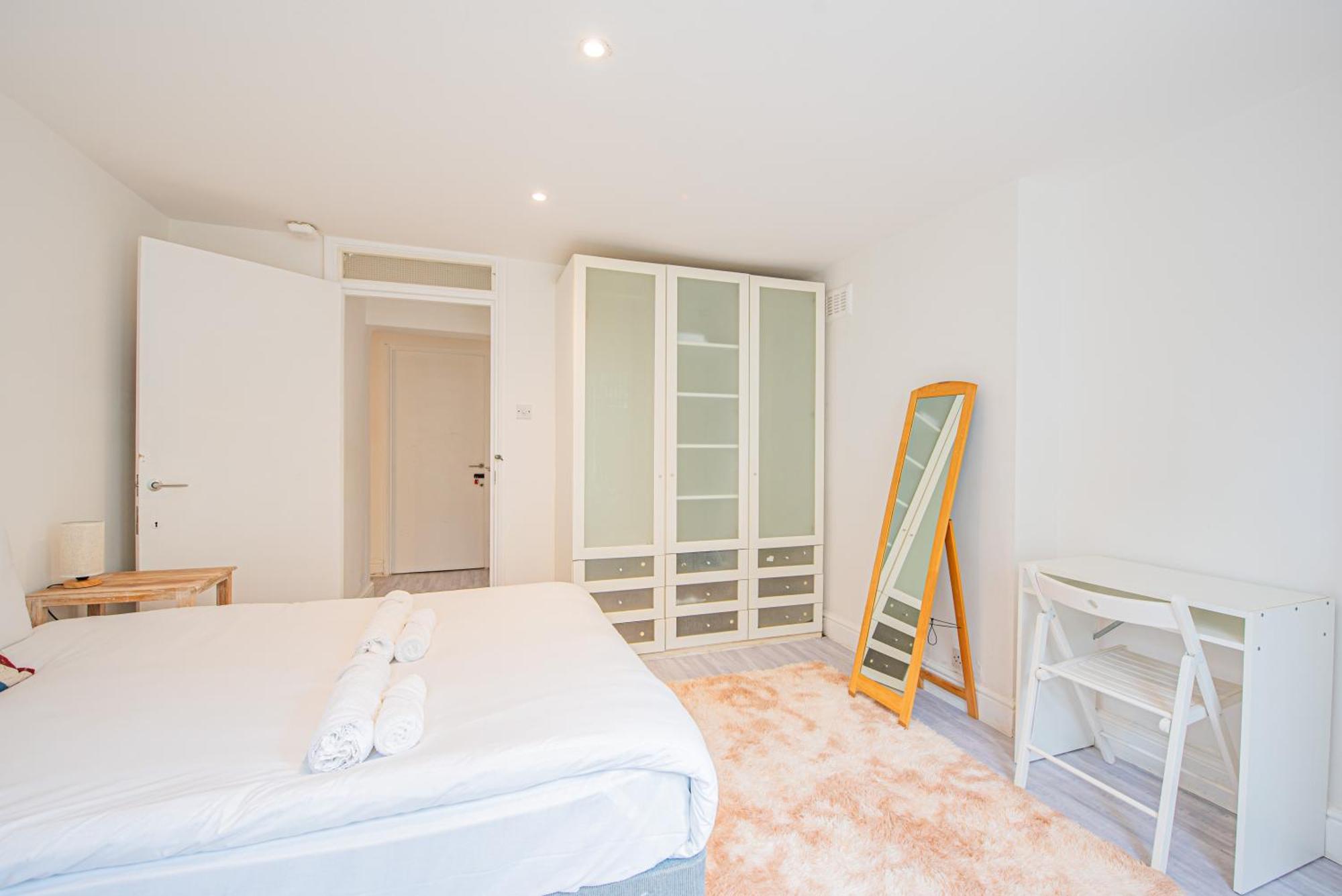 Charming Homely 3 Bedroom Flat In Appartement